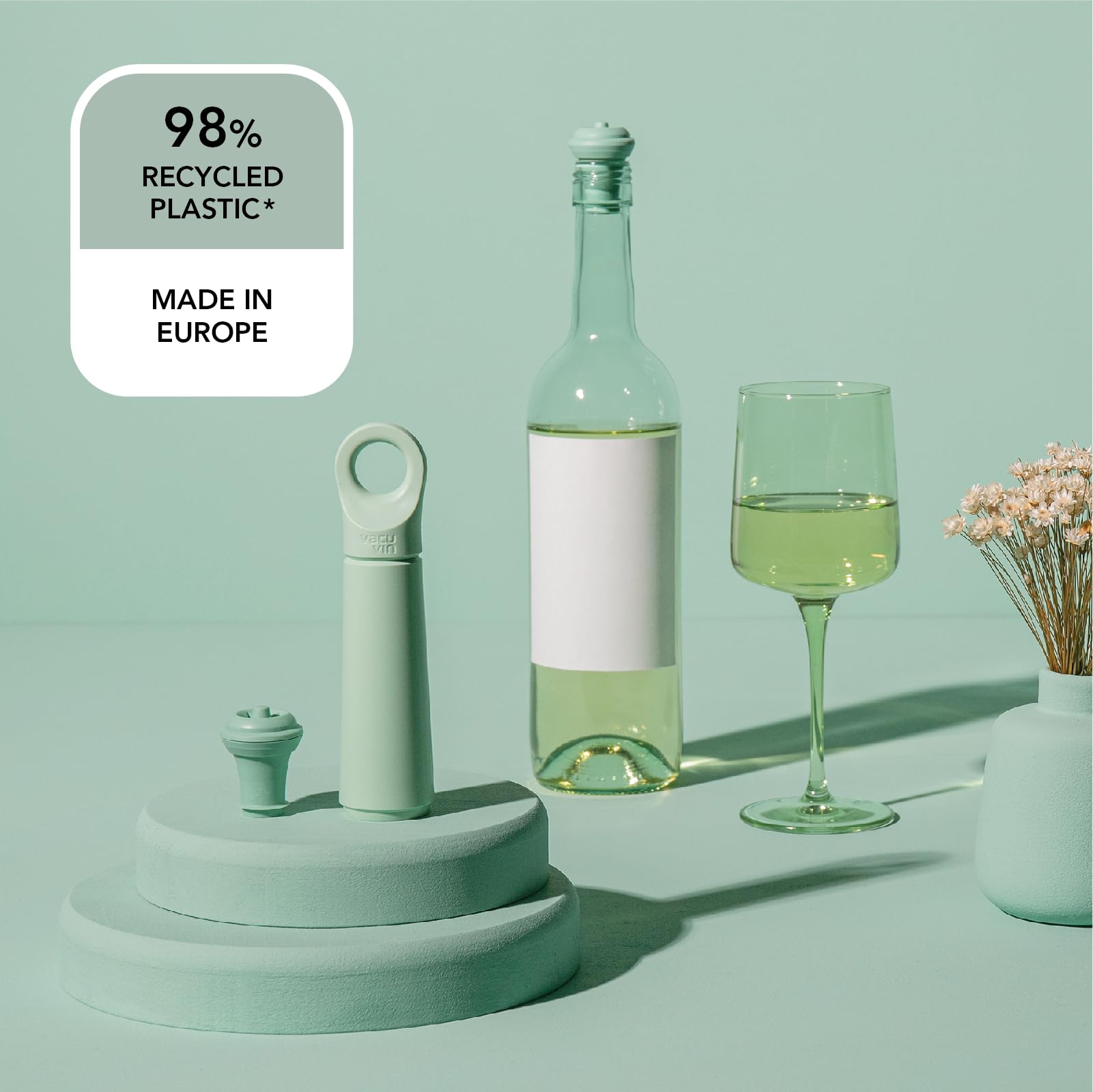 Vacu Vin Wine Saver Loop - Designed and Made in the Netherlands - Vacuum Wine Stopper Keeps Your Wine Fresh for up to 10 Days - Reusable, Made with 98% Recycled Material - 1 Pump, 1 Stopper, Sand
