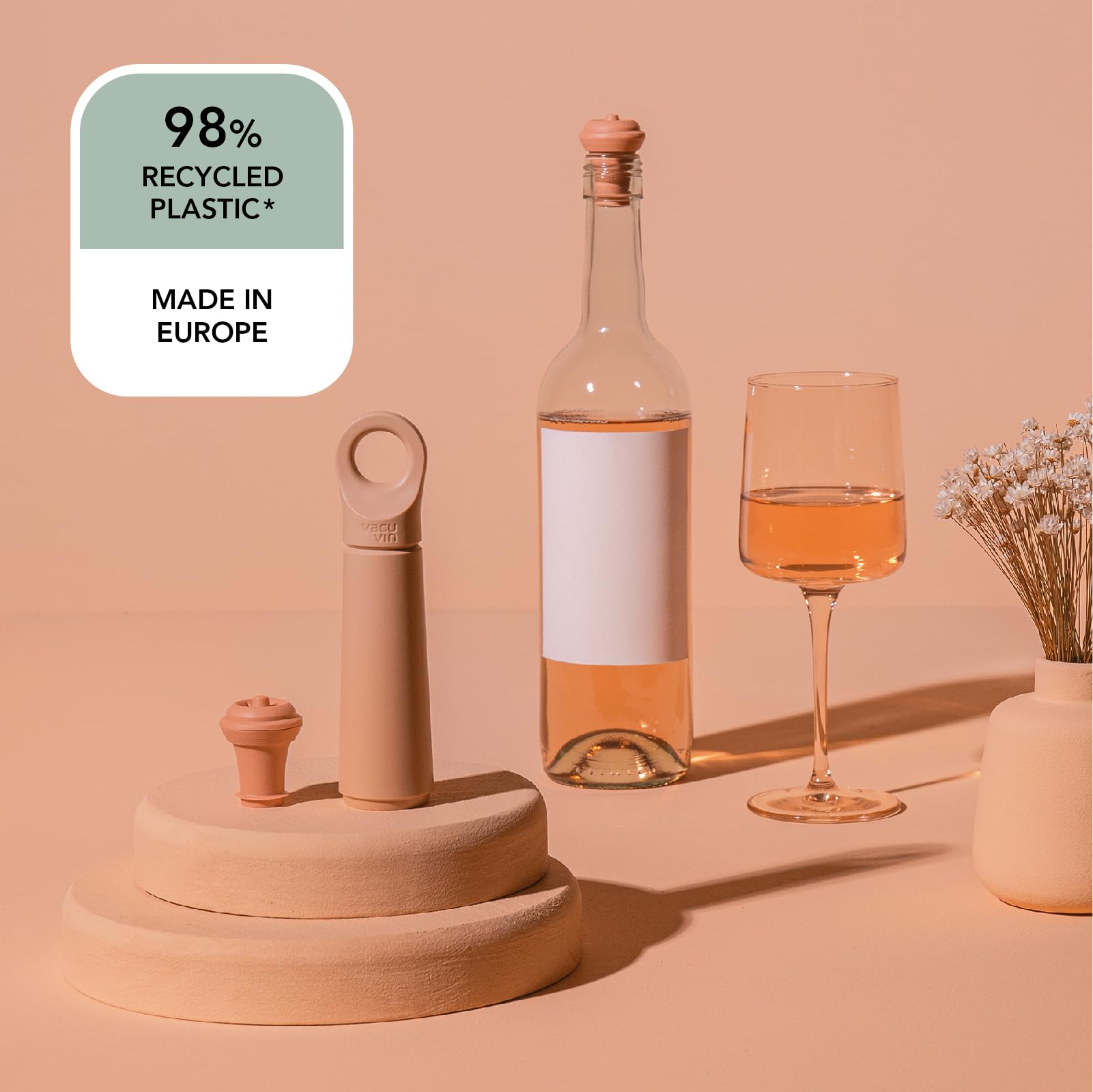 Vacu Vin Wine Saver Loop - Designed and Made in the Netherlands - Vacuum Wine Stopper Keeps Your Wine Fresh for up to 10 Days - Reusable, Made with 98% Recycled Material - 1 Pump, 1 Stopper, Sand