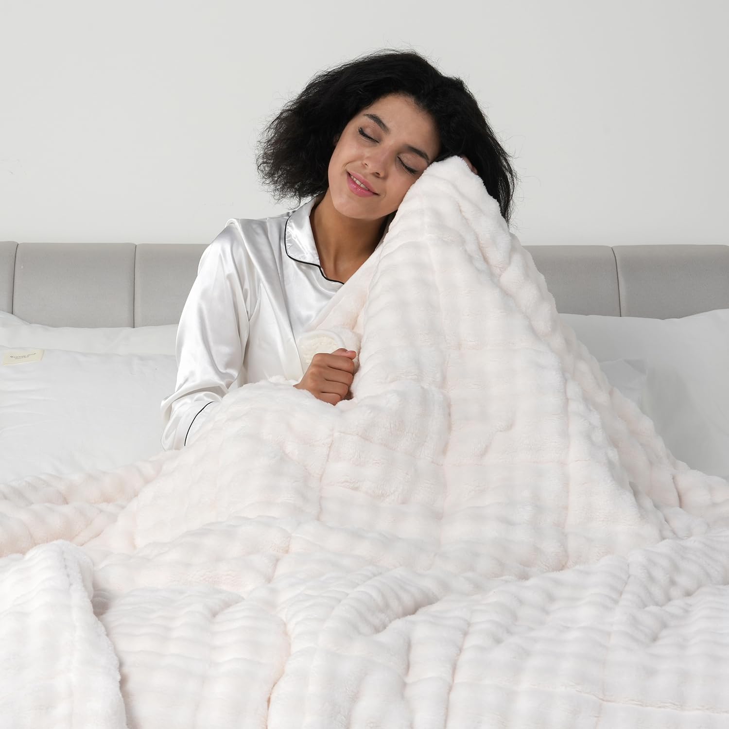 Cottonblue Weighted Blanket 15lbs Bubble Faux Fur Plush Sherpa Weighted Blankets for Adults, Fits Queen Size Bed, Cute Fuzzy Warm Heavy Blanket for Calm and Better Sleep, 60"x80", Cream White