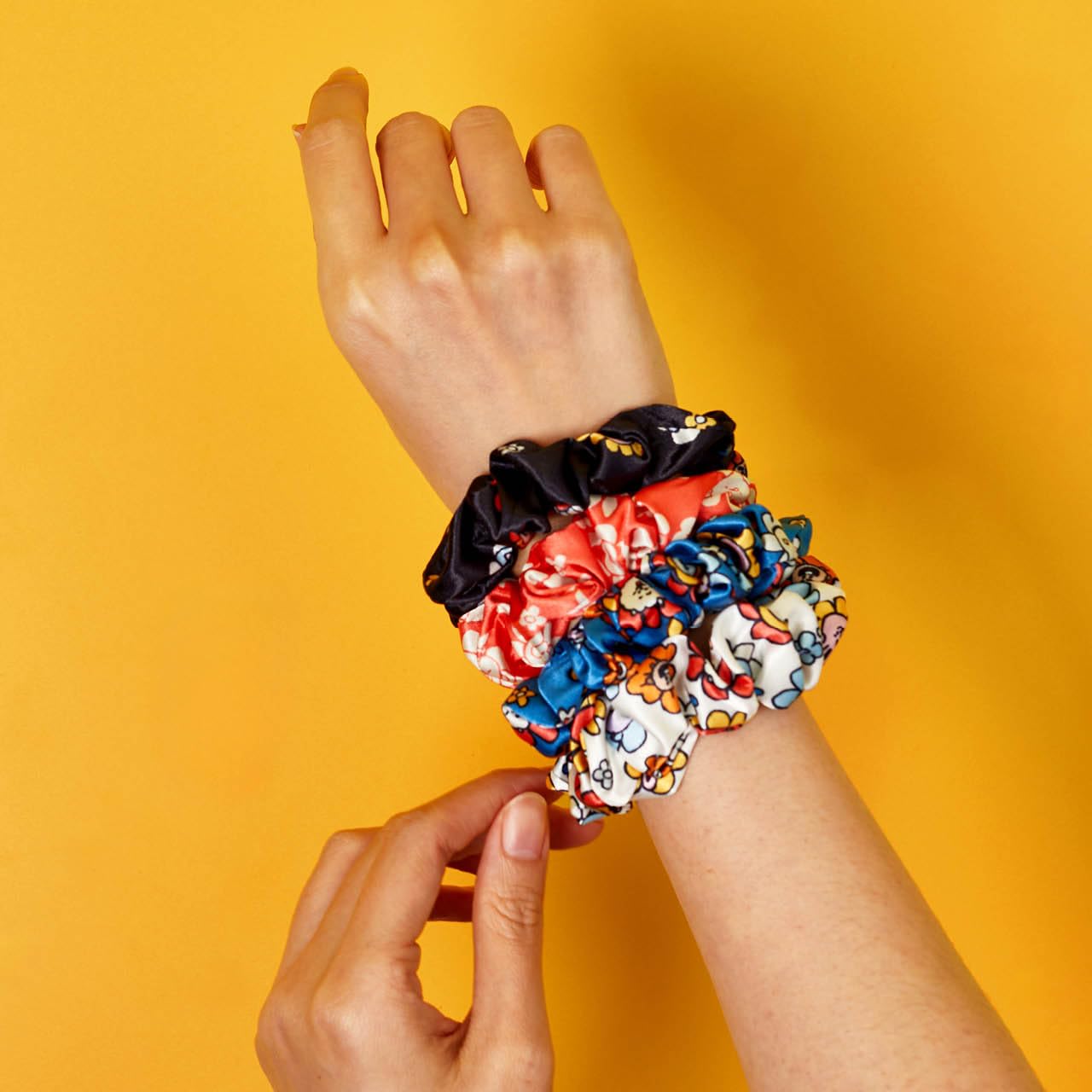 Kitsch 5 Count Velvet Hair Scrunchies for Women - Hair Ties for Thick Hair, Girls, Women, Cute Scrunchies, Soft Hair Accessories, Blush/Mauve