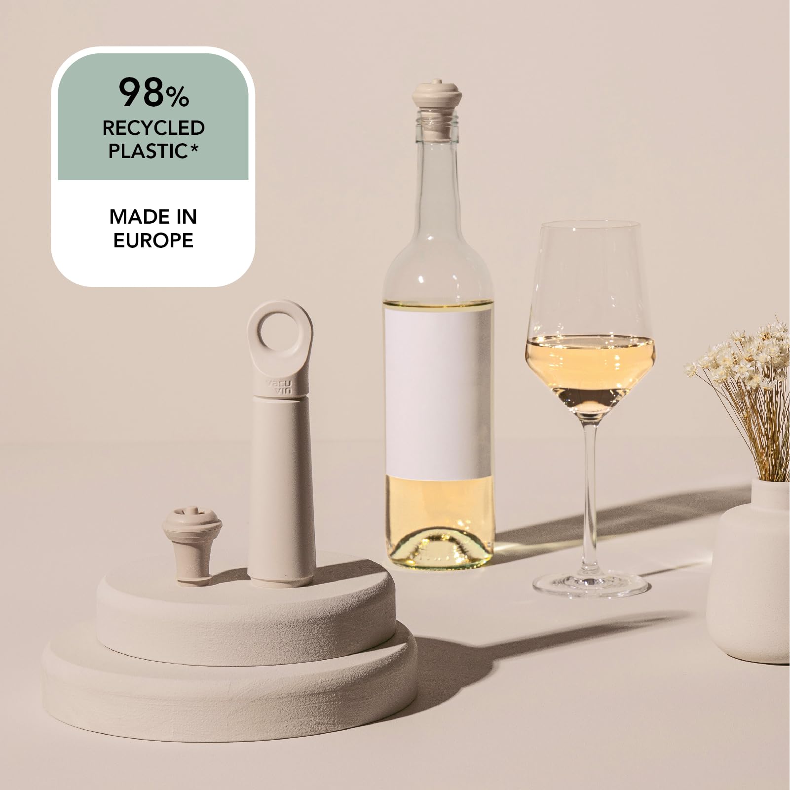 Vacu Vin Wine Saver Loop - Designed and Made in the Netherlands - Vacuum Wine Stopper Keeps Your Wine Fresh for up to 10 Days - Reusable, Made with 98% Recycled Material - 1 Pump, 1 Stopper, Sand