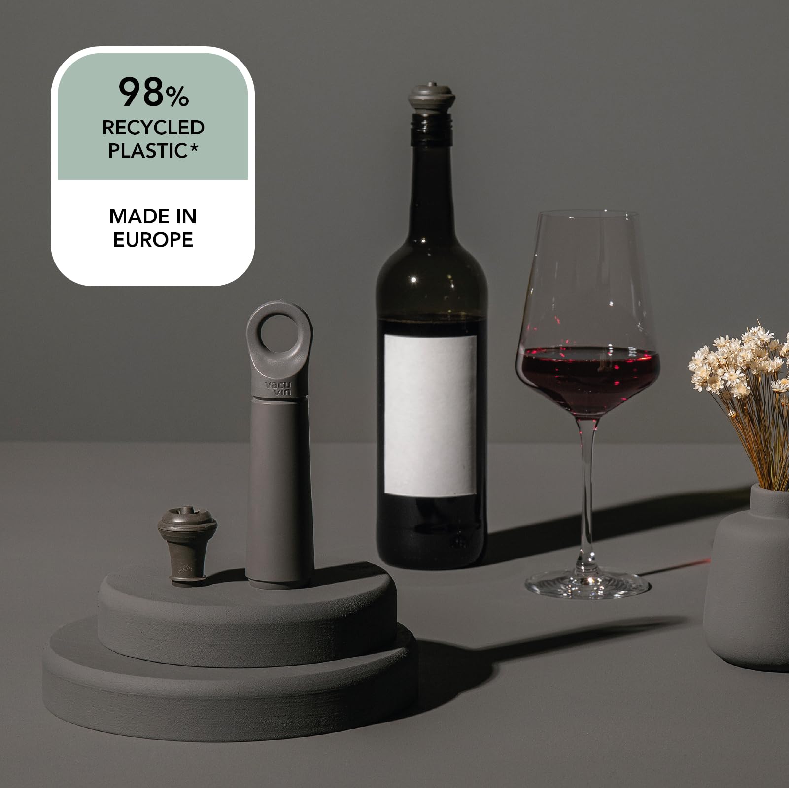 Vacu Vin Wine Saver Loop - Designed and Made in the Netherlands - Vacuum Wine Stopper Keeps Your Wine Fresh for up to 10 Days - Reusable, Made with 98% Recycled Material - 1 Pump, 1 Stopper, Sand