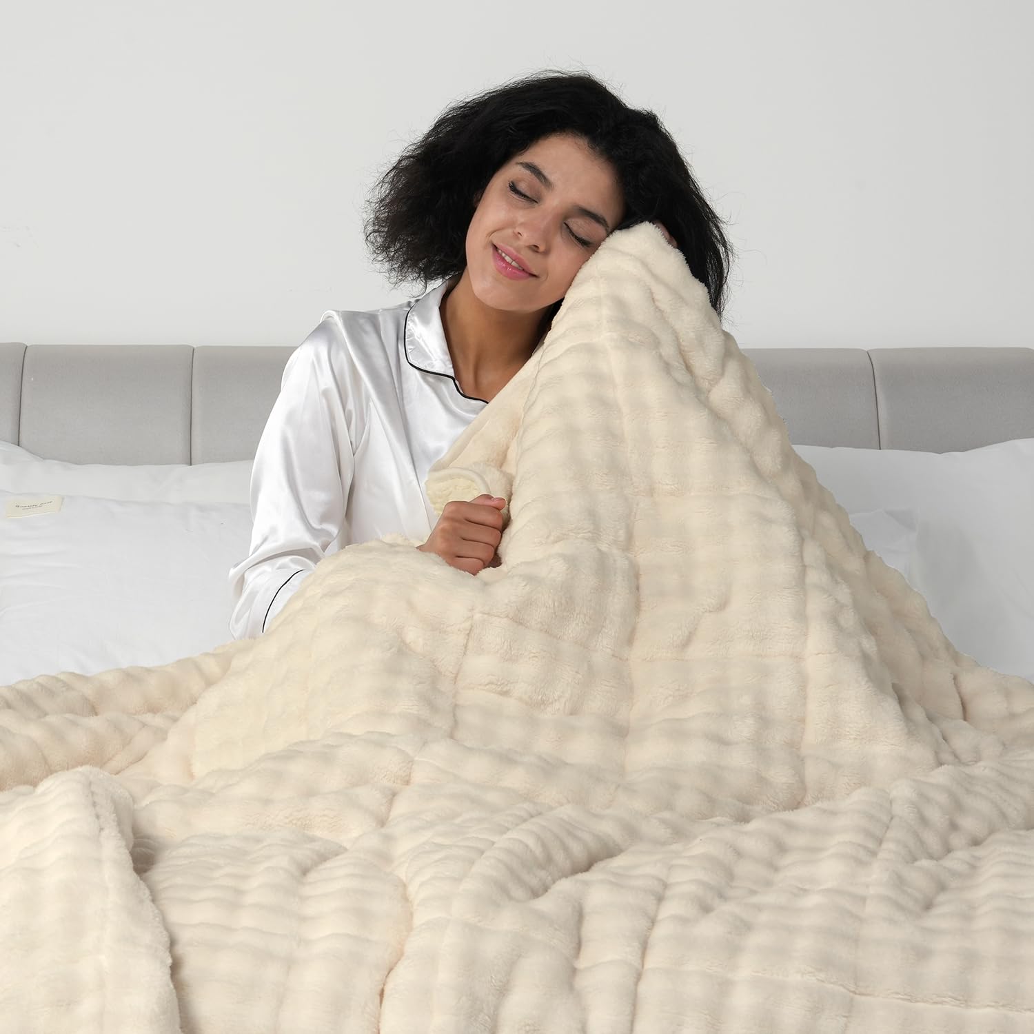 Cottonblue Weighted Blanket 15lbs Bubble Faux Fur Plush Sherpa Weighted Blankets for Adults, Fits Queen Size Bed, Cute Fuzzy Warm Heavy Blanket for Calm and Better Sleep, 60"x80", Cream White