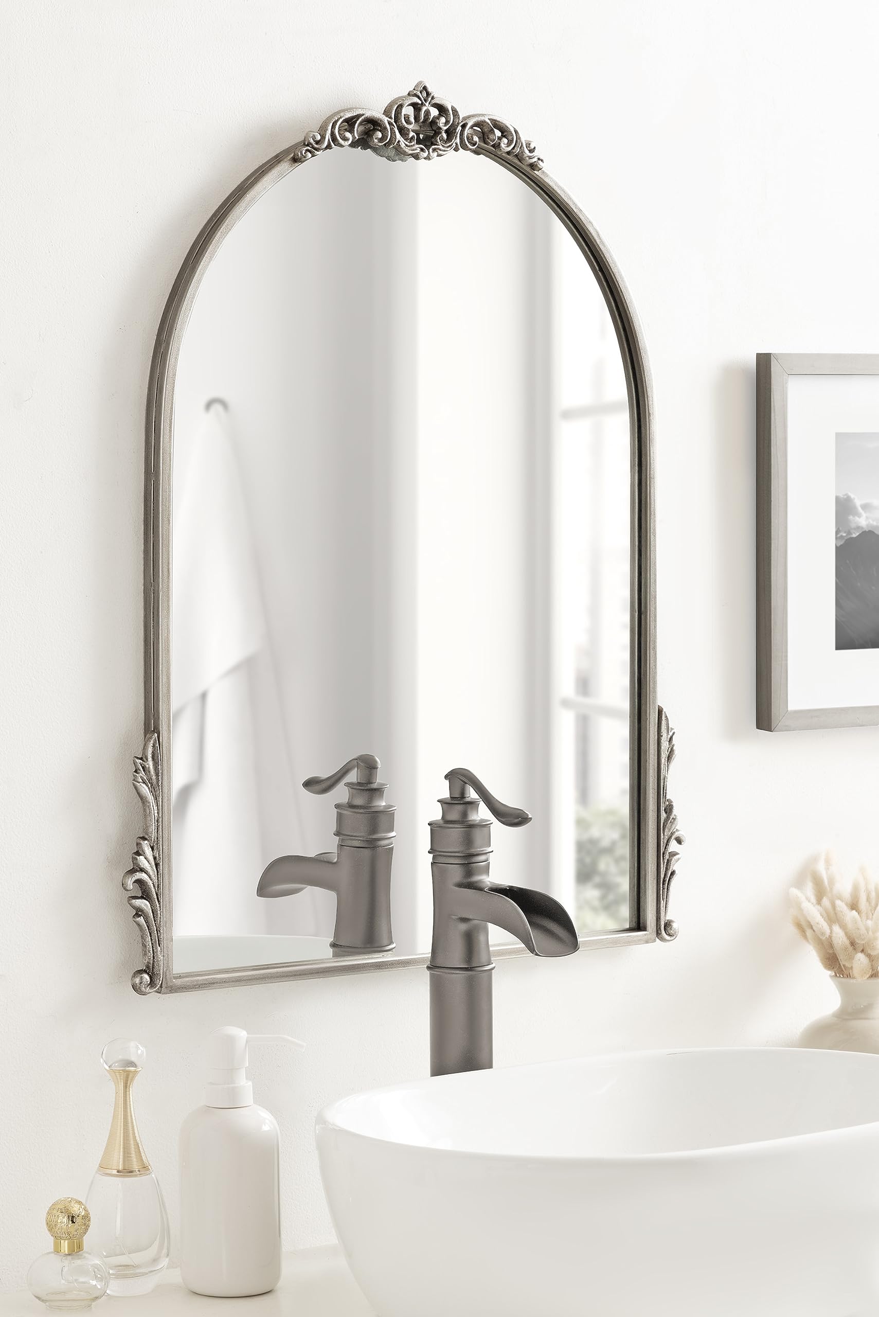 Kate and Laurel Myrcelle Traditional Arched Mirror, 25 x 33, Gold, Decorative Large Arch Mirror with Ornate Garland Detailing Along The Crown and Edges of The Frame