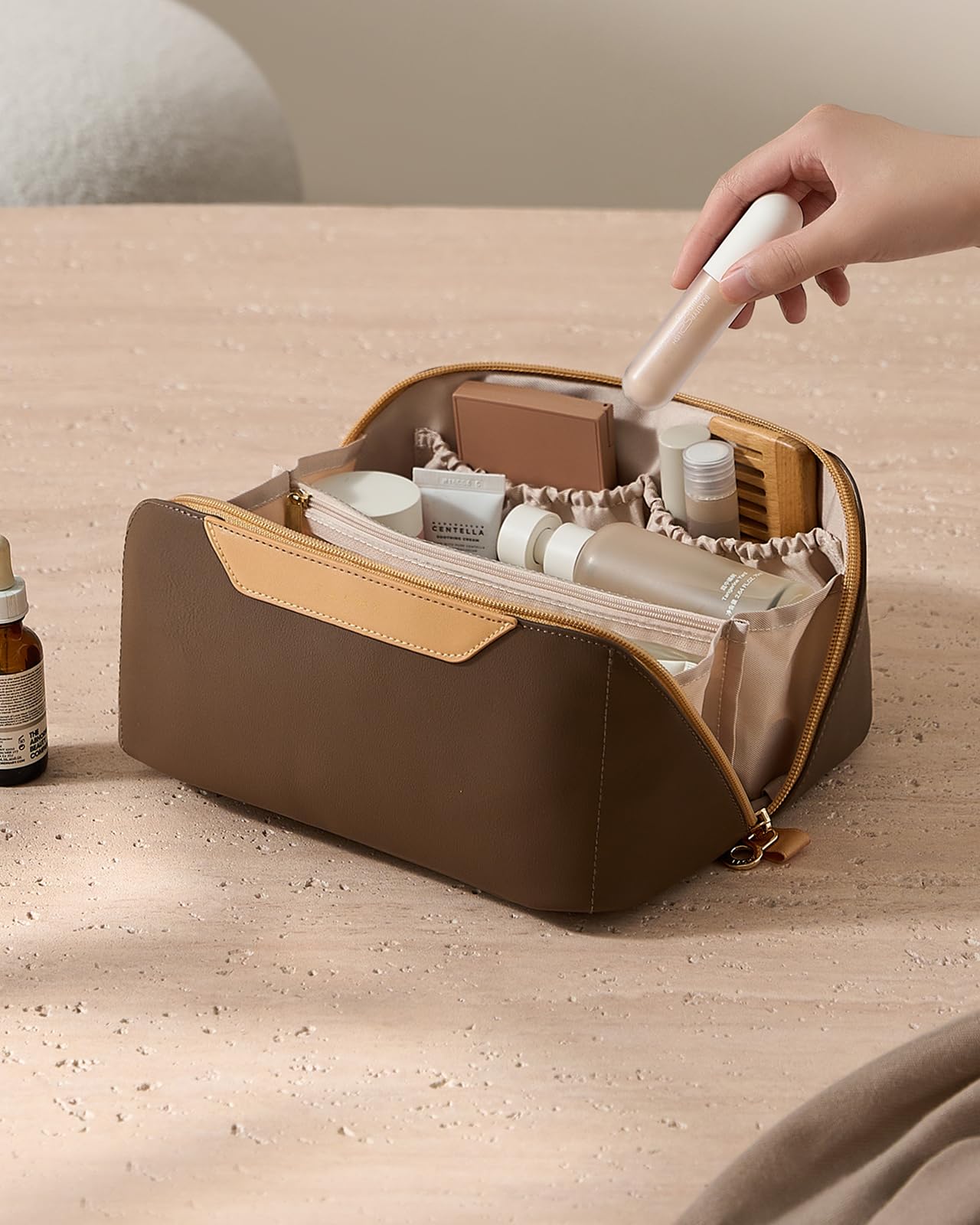 EACHY Travel Makeup Bag,Large Capacity Cosmetic Bags for Women,Waterproof Portable Pouch Open Flat Toiletry Bag Make up Organizer with Divider and Handle