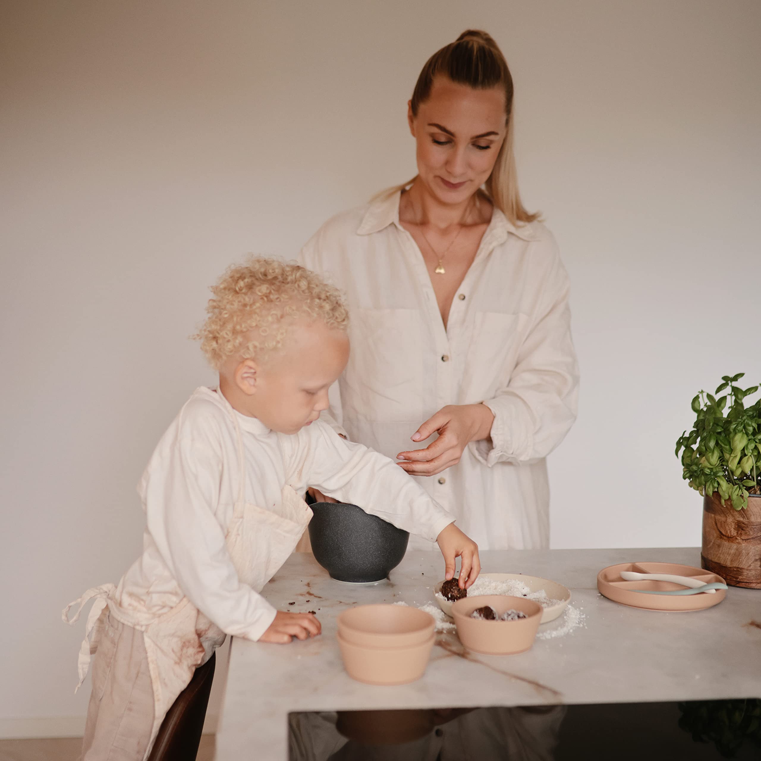 mushie Silicone Suction Plate | BPA-Free Non-Slip Design (Ivory)