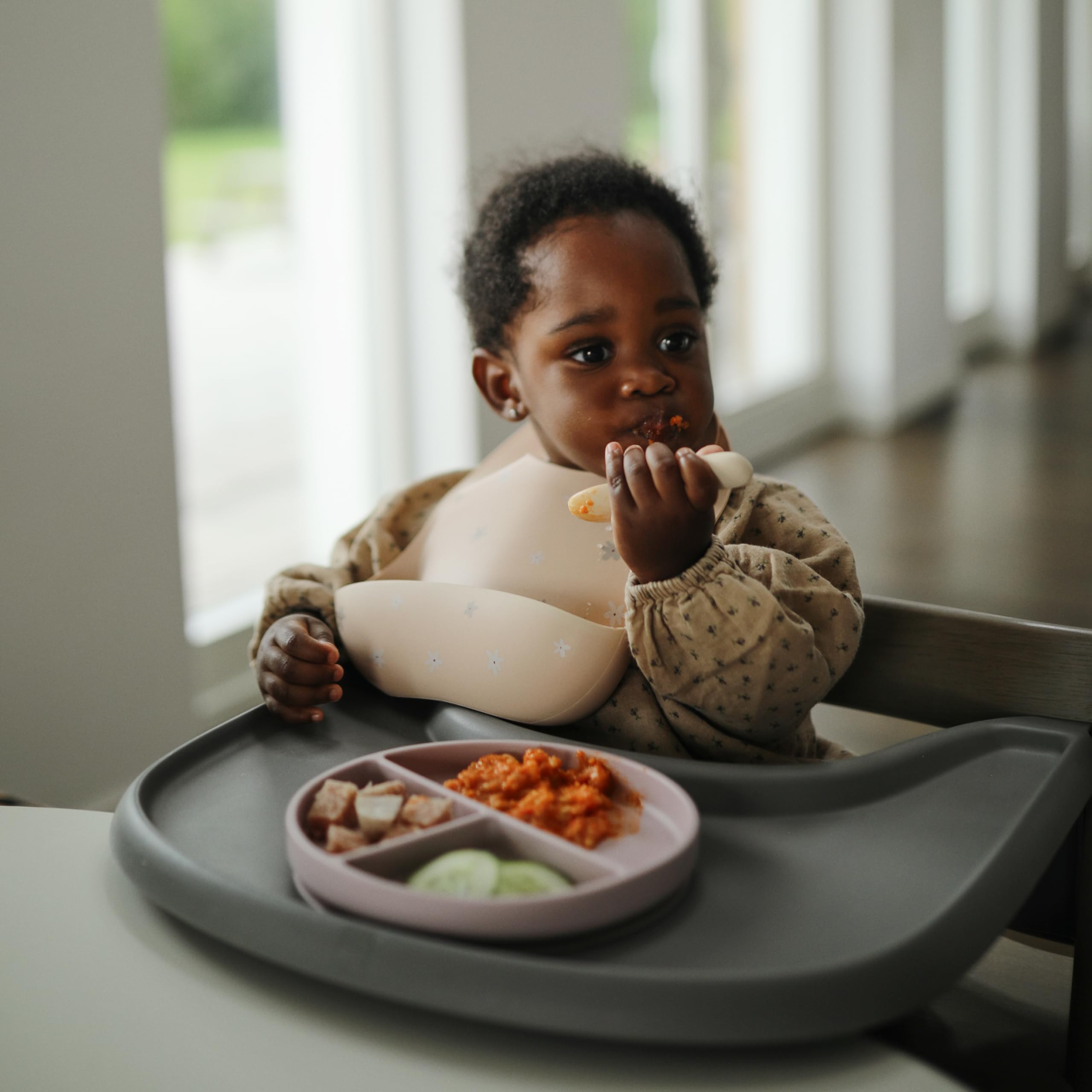 mushie Silicone Suction Plate | BPA-Free Non-Slip Design (Ivory)