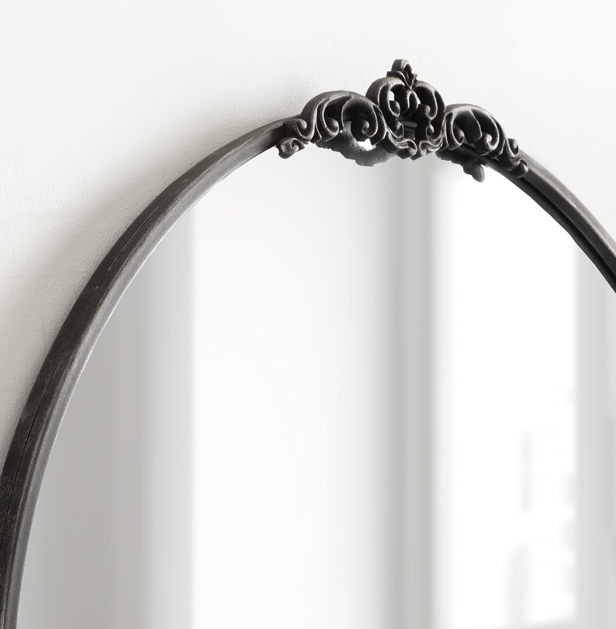 Kate and Laurel Myrcelle Traditional Arched Mirror, 25 x 33, Gold, Decorative Large Arch Mirror with Ornate Garland Detailing Along The Crown and Edges of The Frame