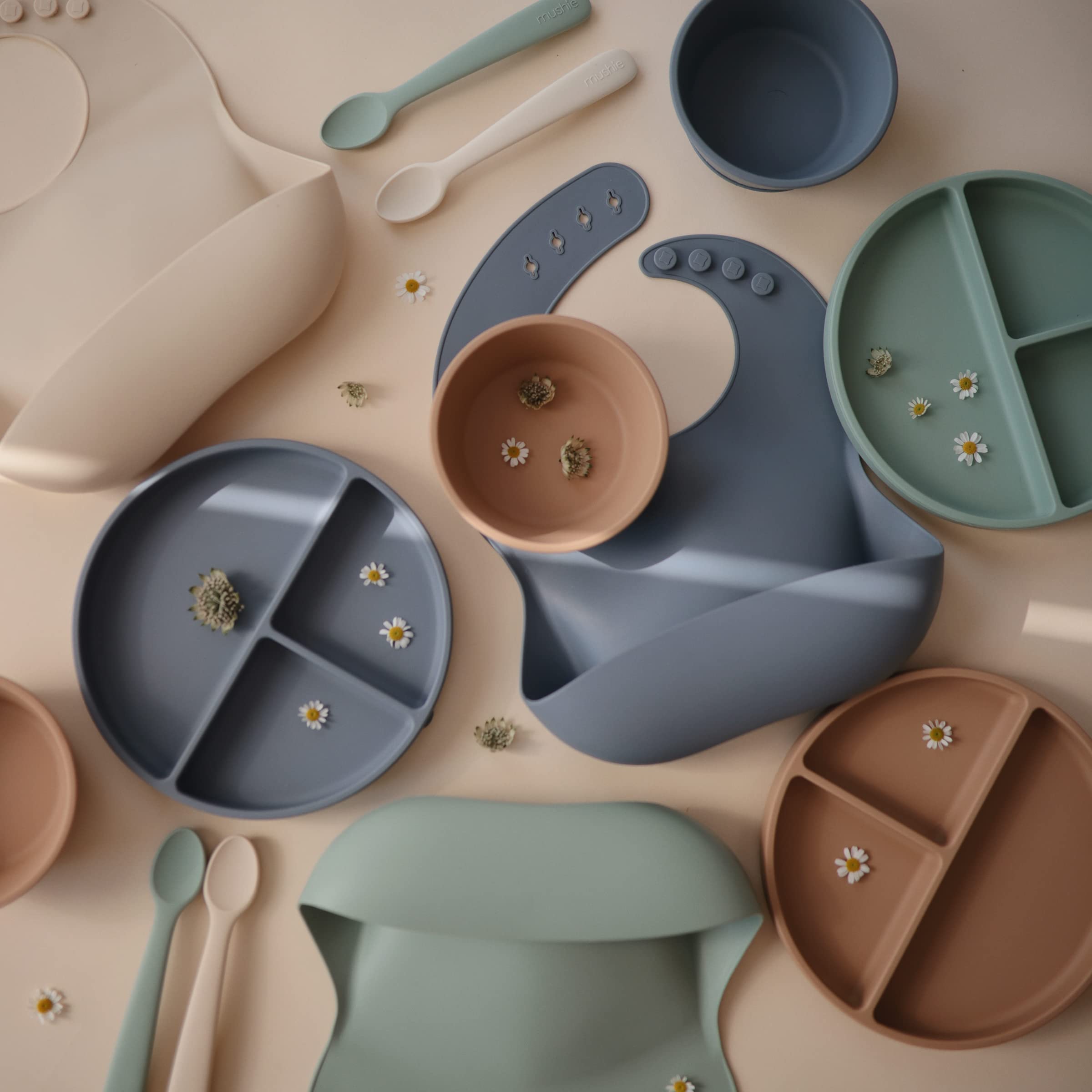 mushie Silicone Suction Plate | BPA-Free Non-Slip Design (Ivory)