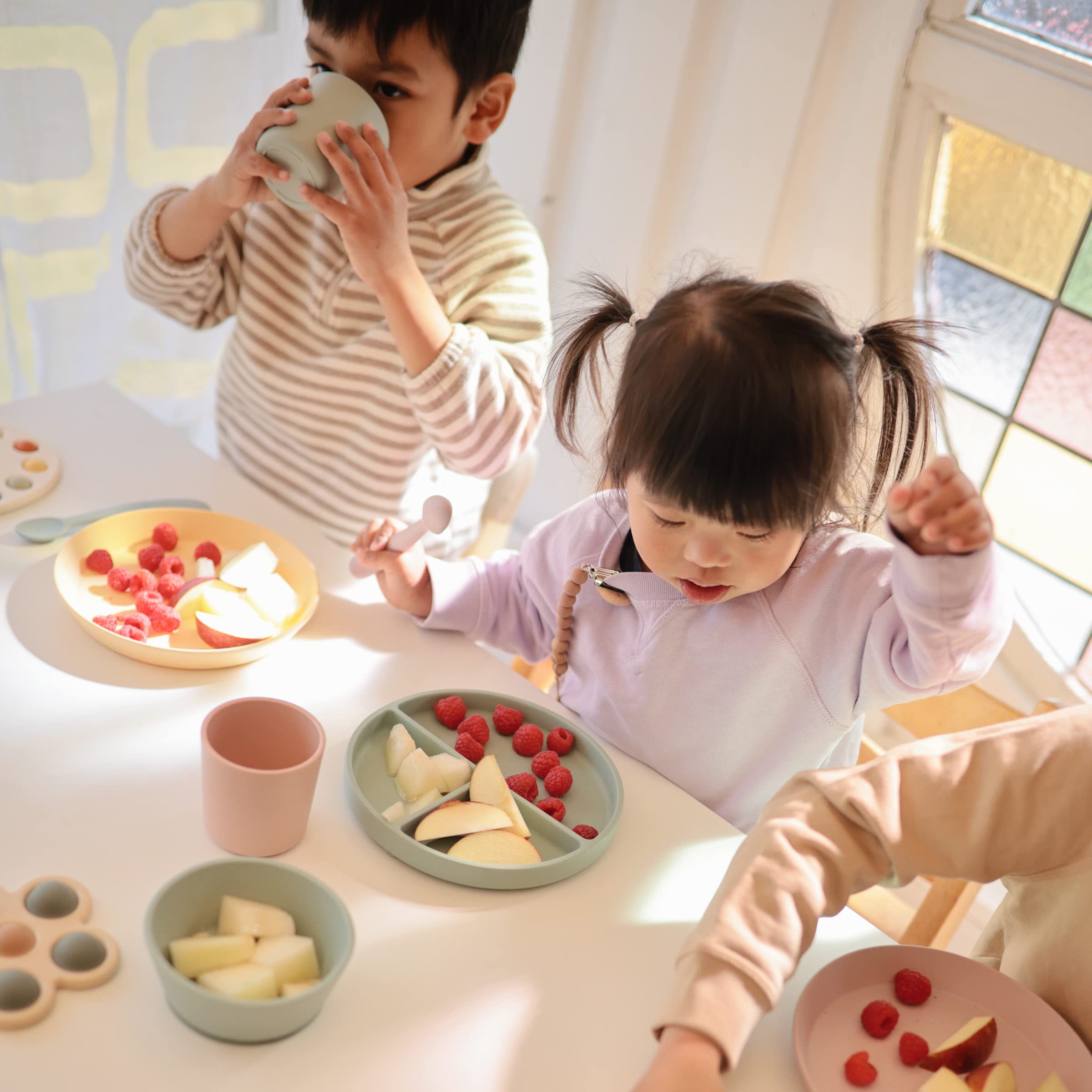 mushie Silicone Suction Plate | BPA-Free Non-Slip Design (Ivory)
