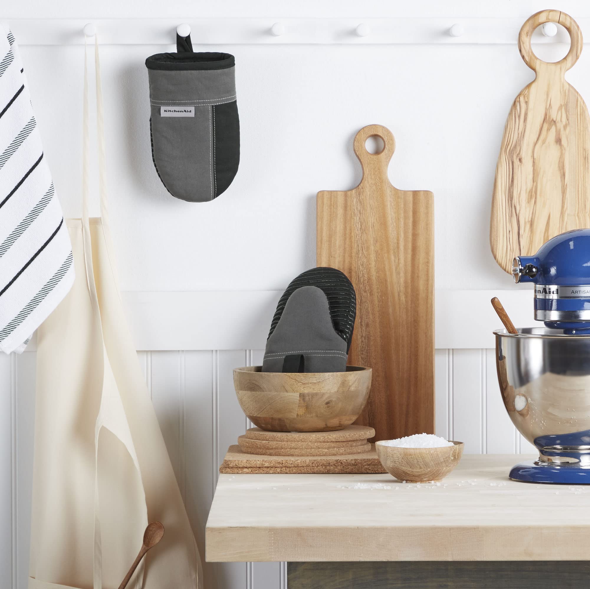 KitchenAid Beacon Two-Tone Non-Slip Mini Oven Mitt Set, Milkshake/Beige, 5.5"x8", 2 Piece