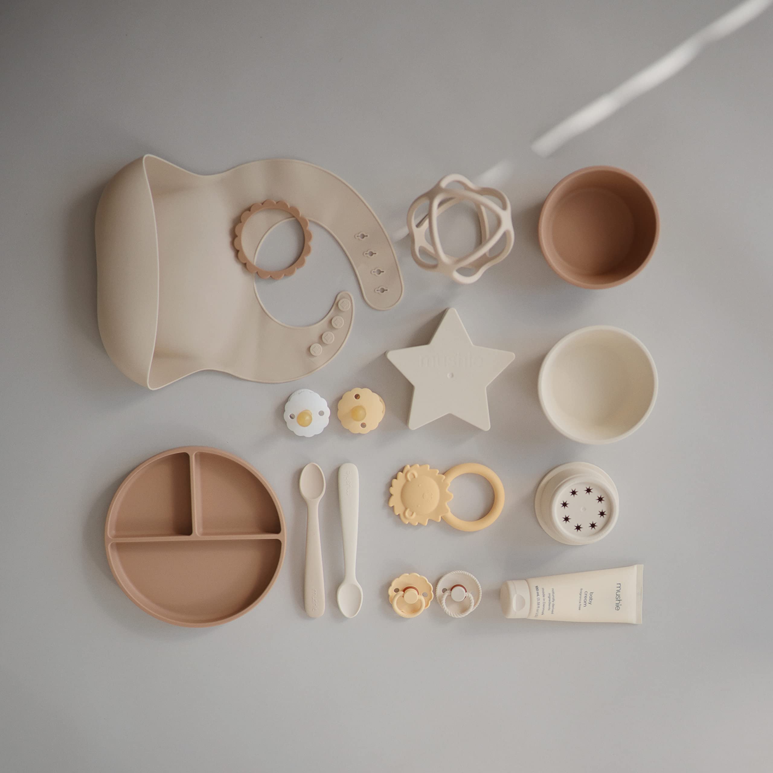 mushie Silicone Suction Plate | BPA-Free Non-Slip Design (Ivory)