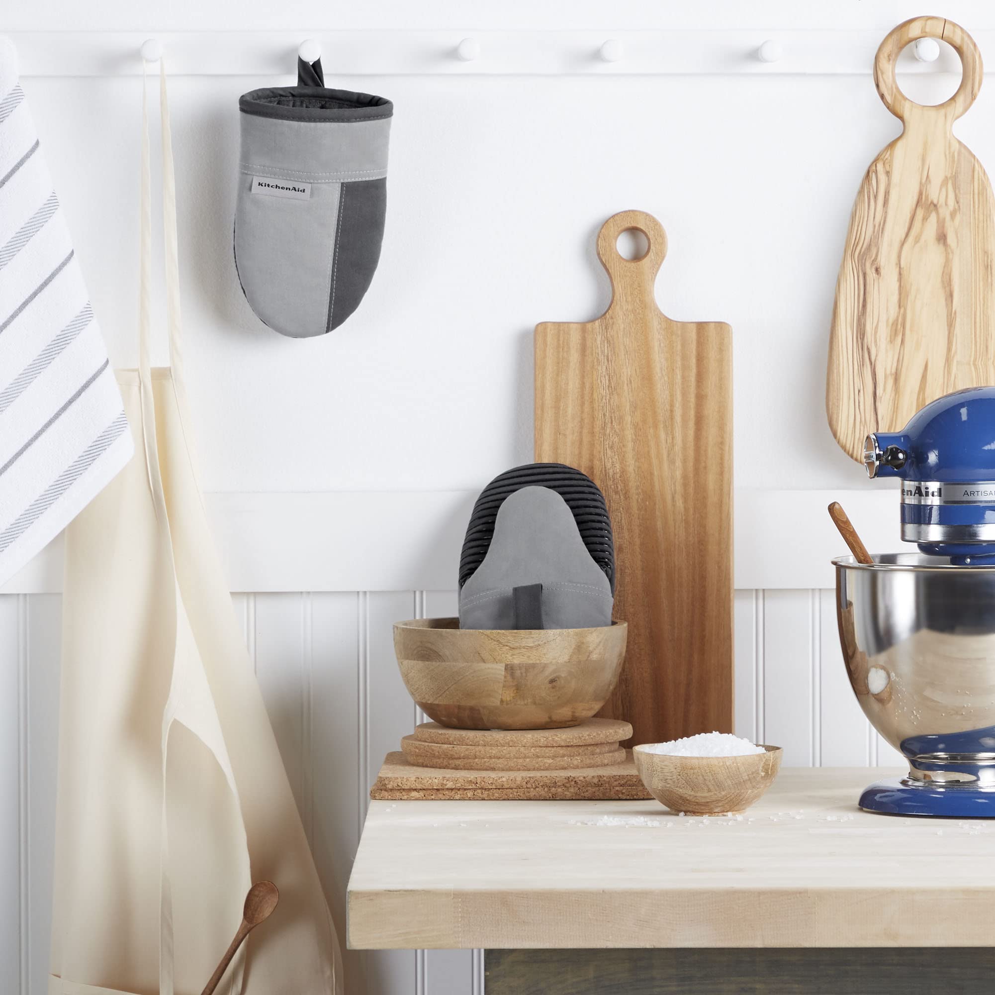 KitchenAid Beacon Two-Tone Non-Slip Mini Oven Mitt Set, Milkshake/Beige, 5.5"x8", 2 Piece