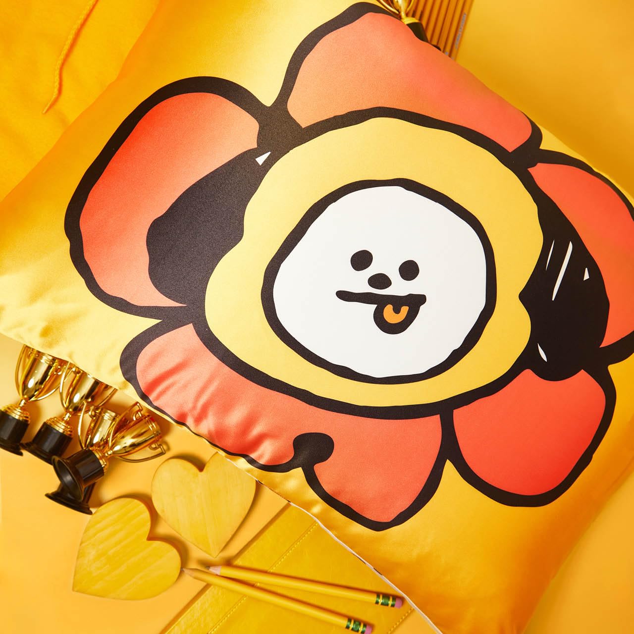 Kitsch Satin Pillowcase with Zipper for Hair & Skin, Softer Than Silk Pillow Cases Queen, Smooth Pillow Covers, Machine Washable, Wrinkle-Free, Cooling Satin Pillow Cases Standard Size 19"x26", Ivory