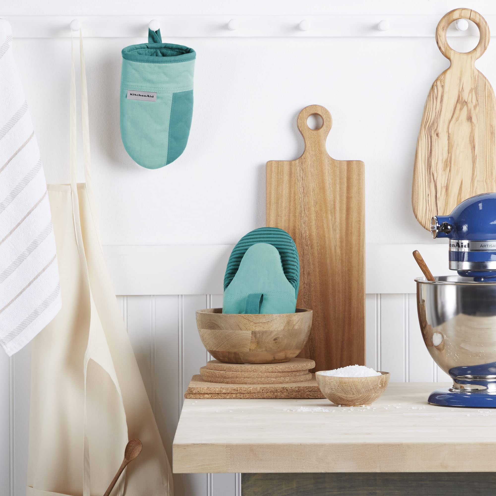 KitchenAid Beacon Two-Tone Non-Slip Mini Oven Mitt Set, Milkshake/Beige, 5.5"x8", 2 Piece