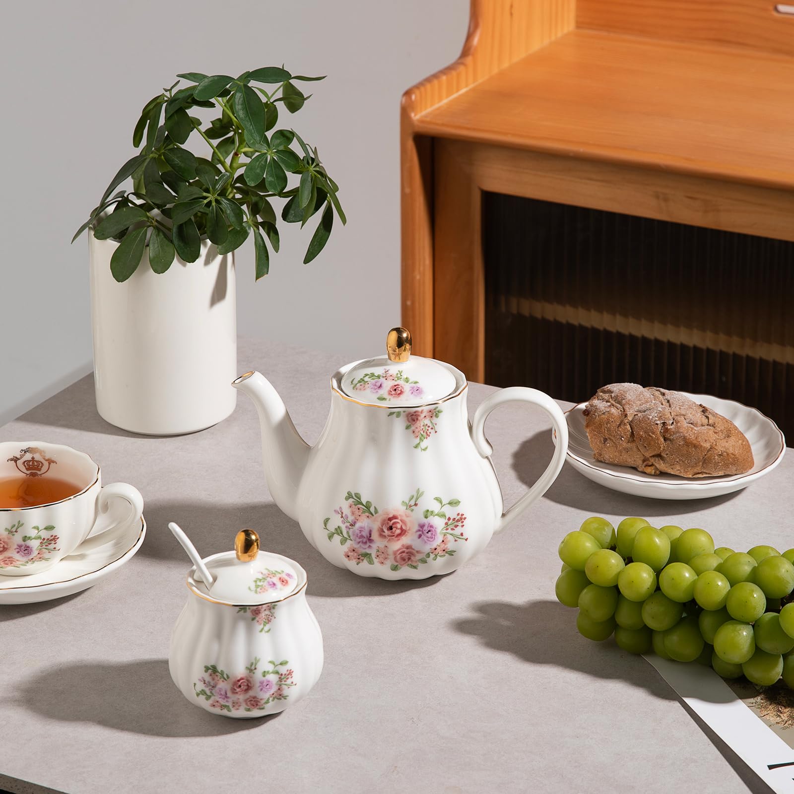 Sweejar Royal Teapot, Ceramic Tea Pot with Removable Stainless Steel Infuser, Blooming & Loose Leaf Teapot - 28 Ounce(White)