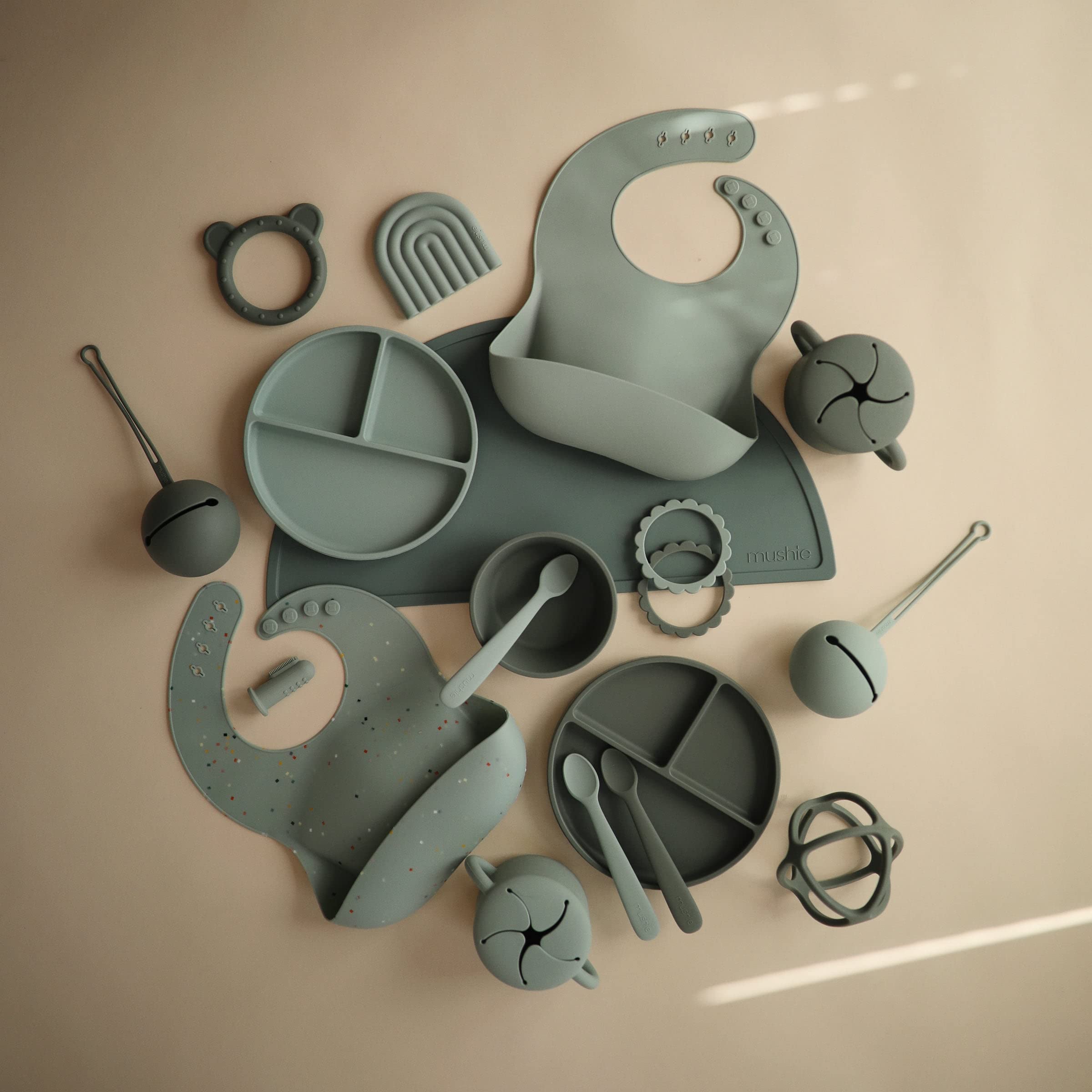 mushie Silicone Suction Plate | BPA-Free Non-Slip Design (Ivory)
