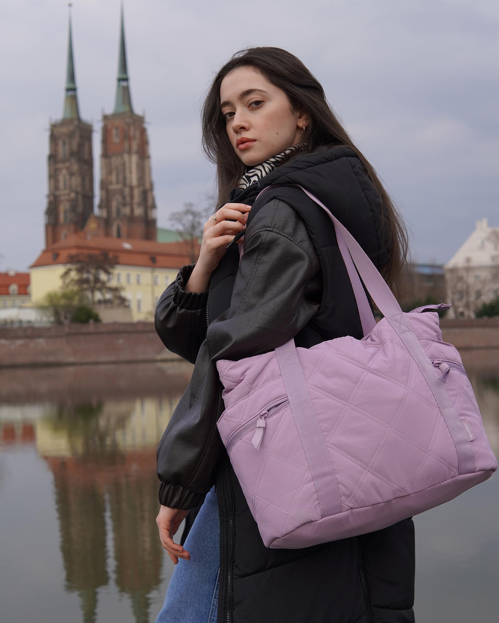 BAGSMART Tote Bag for Women, Puffer Tote Bags with Zipper, Travel Essentials Quilted Nurse Bag Carry On Bag Gifts for Women