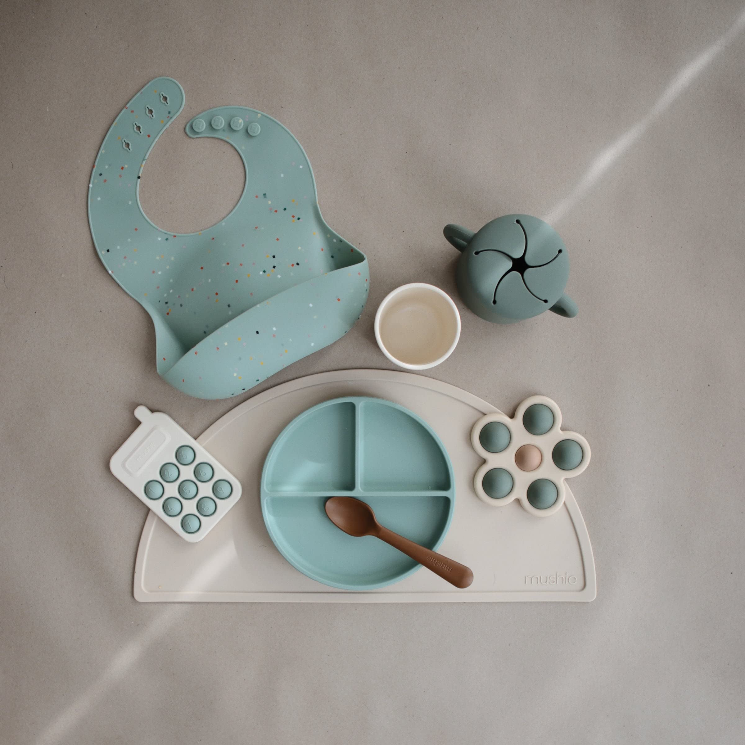 mushie Paint Palette Press Toy