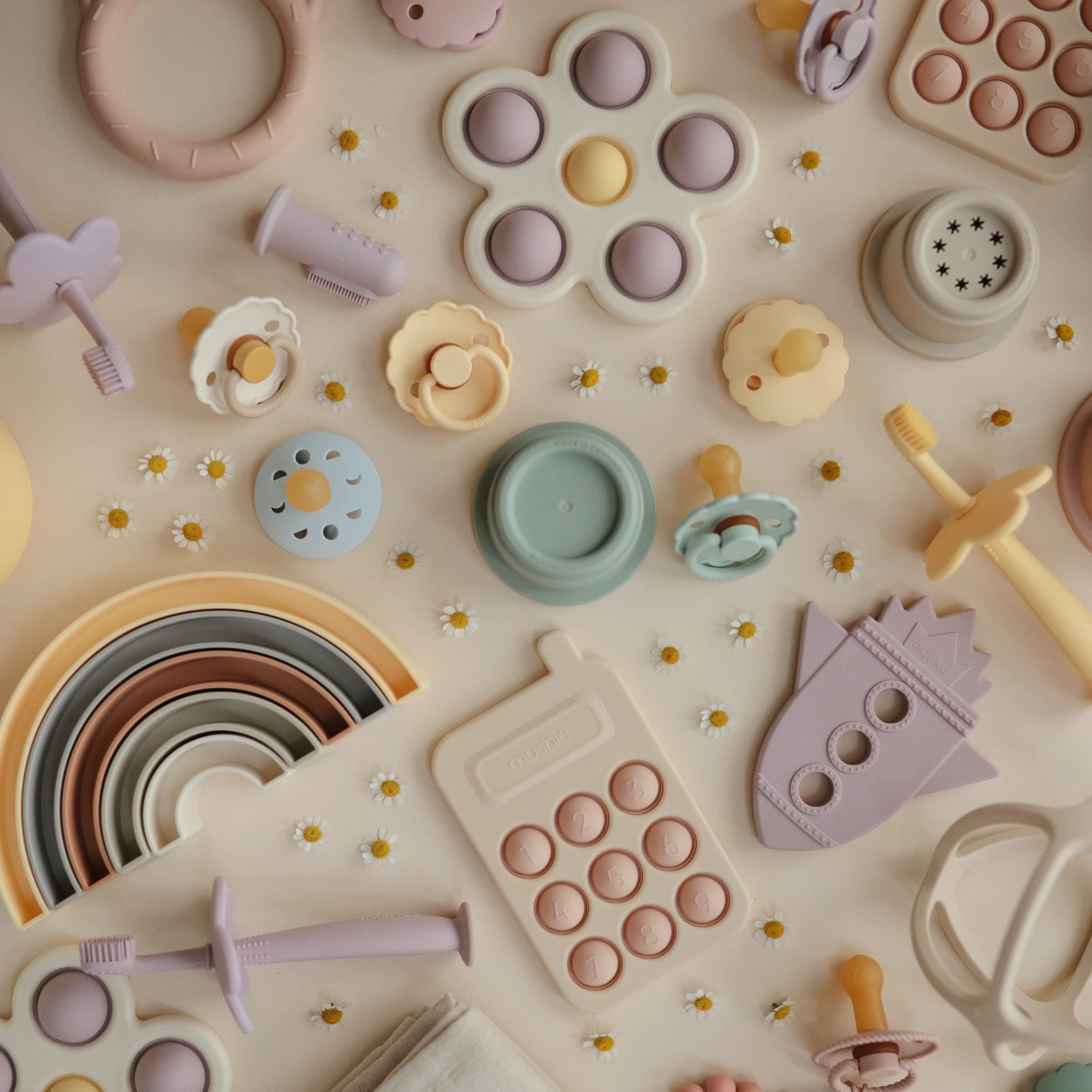 mushie Paint Palette Press Toy