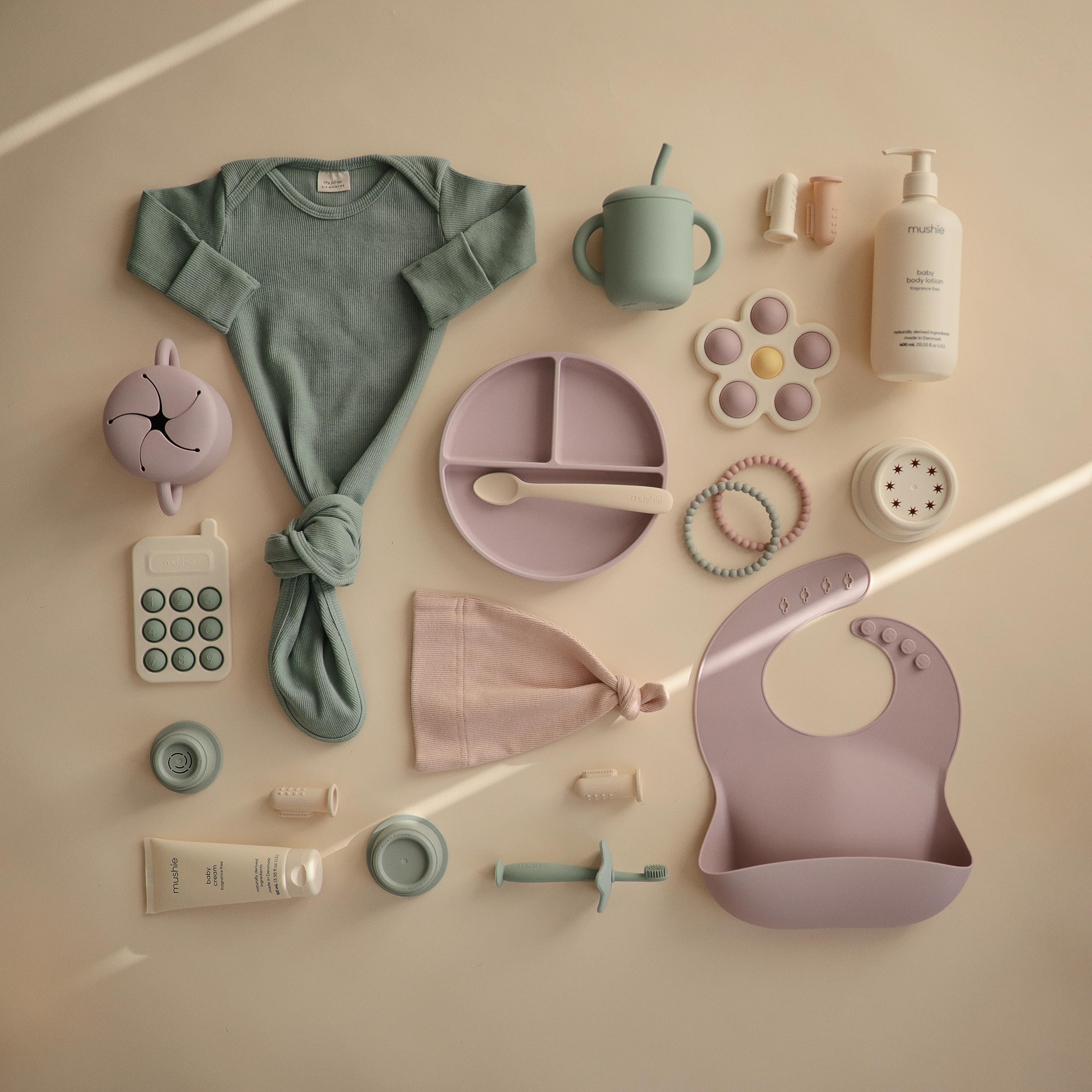 mushie Silicone Suction Plate | BPA-Free Non-Slip Design (Ivory)