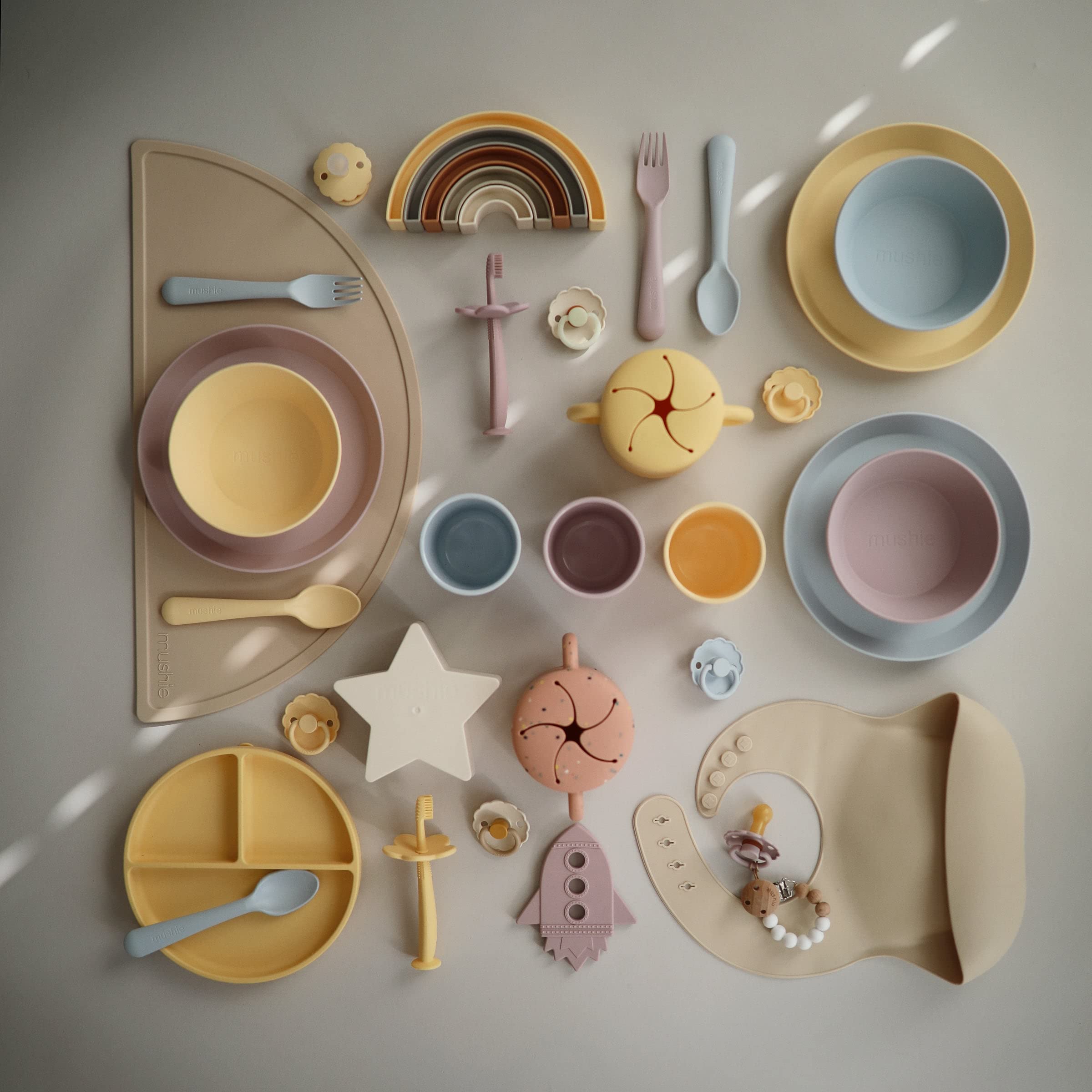 mushie Silicone Snack Cup | Spill Proof Food Container for Toddler and Baby (Cambridge Blue)