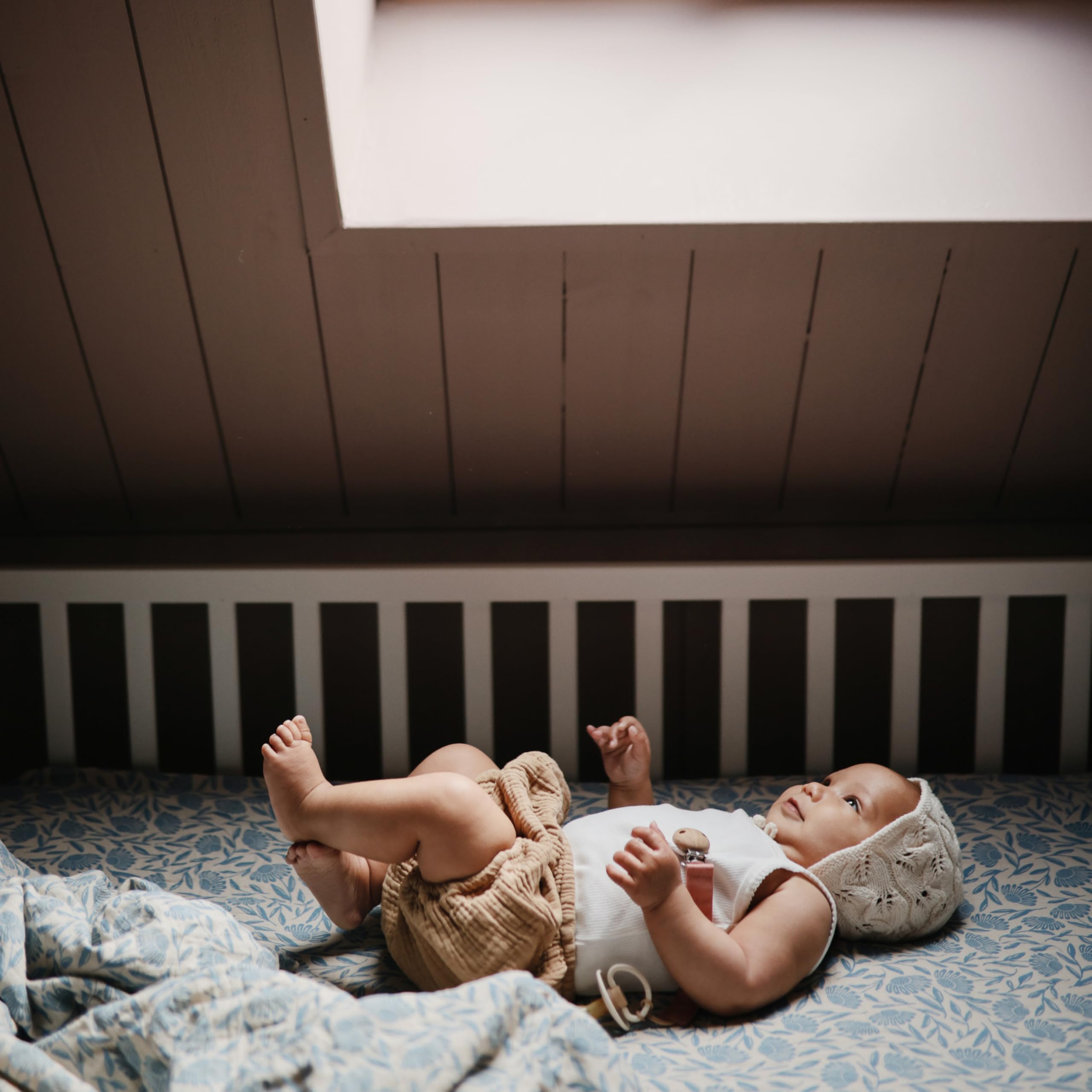 mushie Extra Soft Muslin Fitted Crib Sheet | 192 Thread Count | 28"x 52" (Fog)