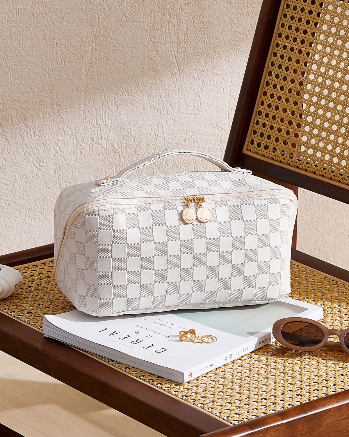 EACHY Travel Makeup Bag,Large Capacity Cosmetic Bags for Women,Waterproof Portable Pouch Open Flat Toiletry Bag Make up Organizer with Divider and Handle