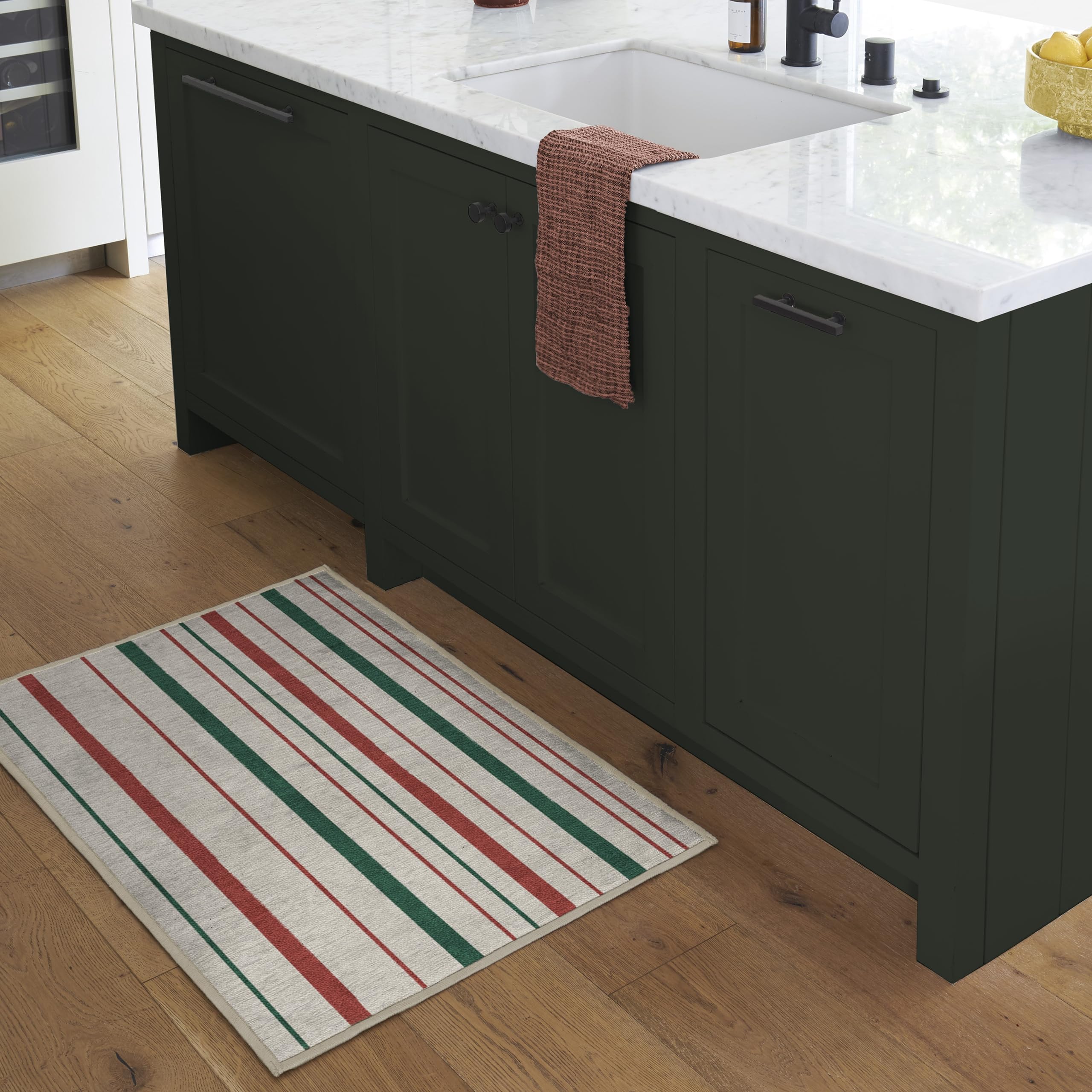 RUGGABLE Winter Plaid Washable Rug - Perfect Holiday Area Rug for Living Room Bedroom Kitchen - Pet & Child Friendly - Stain & Water Resistant - Dress Stewart Tartan Plaid 3&