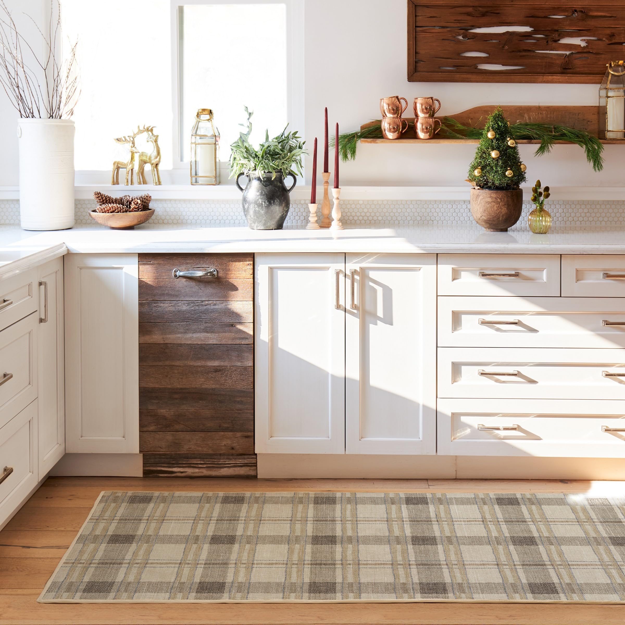 RUGGABLE Winter Plaid Washable Rug - Perfect Holiday Area Rug for Living Room Bedroom Kitchen - Pet & Child Friendly - Stain & Water Resistant - Dress Stewart Tartan Plaid 3&