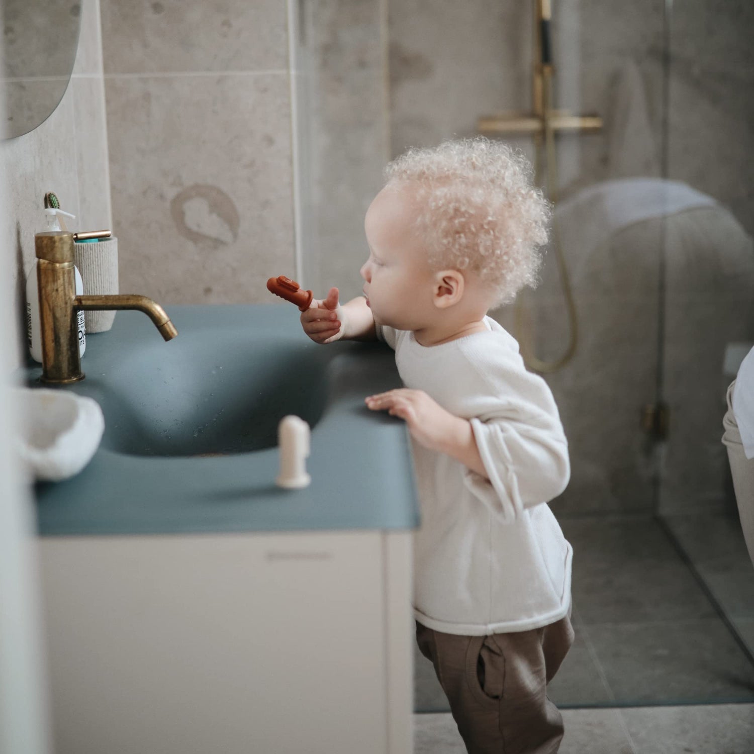 mushie Baby Finger Toothbrush (Cambridge Blue/Shifting Sand) 2-Pack