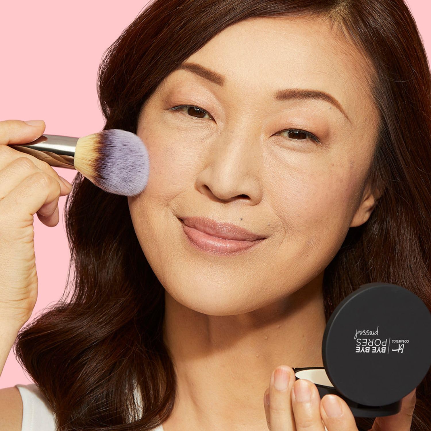 IT Cosmetics Bye Bye Pores Pressed Finishing Powder - Universal Shades - Contains Anti-Aging Peptides, Hydrolyzed Collagen &amp; Antioxidants - 0.31 oz
