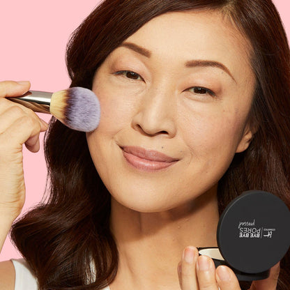 IT Cosmetics Bye Bye Pores Pressed Finishing Powder - Universal Shades - Contains Anti-Aging Peptides, Hydrolyzed Collagen &amp; Antioxidants - 0.31 oz