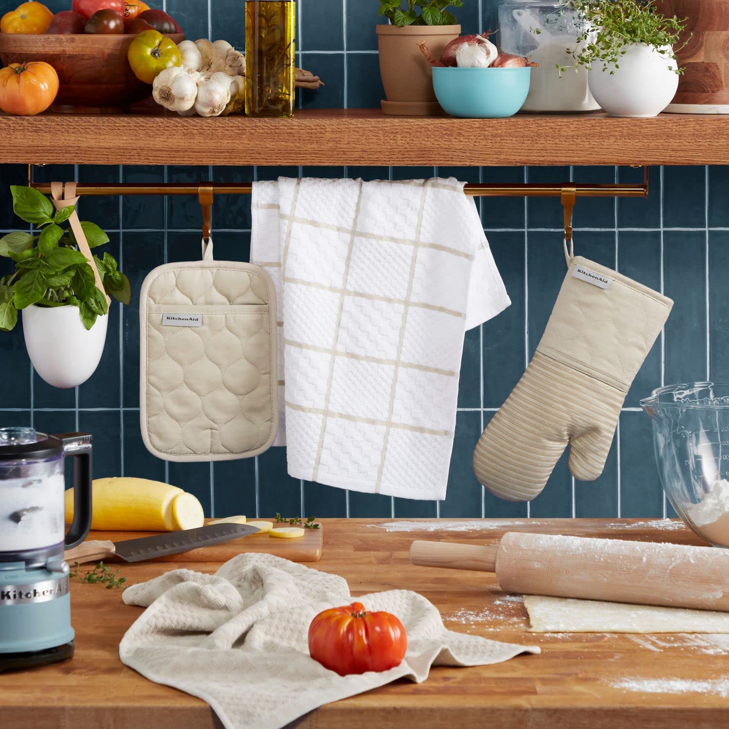 KITCHENAID Quilted Cotton Terry Cloth Oven Mitt, Pot Holder, Kitchen Towel 4-Pack Set, Heat Resistant, Silicone Grip, Gift Set, Milkshake, 16&quot;x26&quot;, 7&quot;x13&quot; &amp; 7&quot;x10&quot;