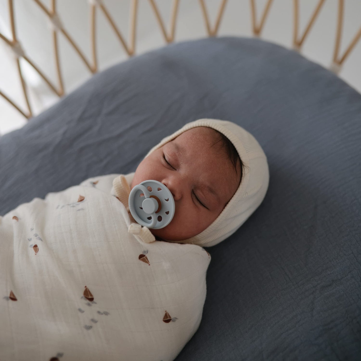 mushie Extra Soft Muslin Fitted Crib Sheet | 192 Thread Count | 28&quot;x 52&quot; (Fog)