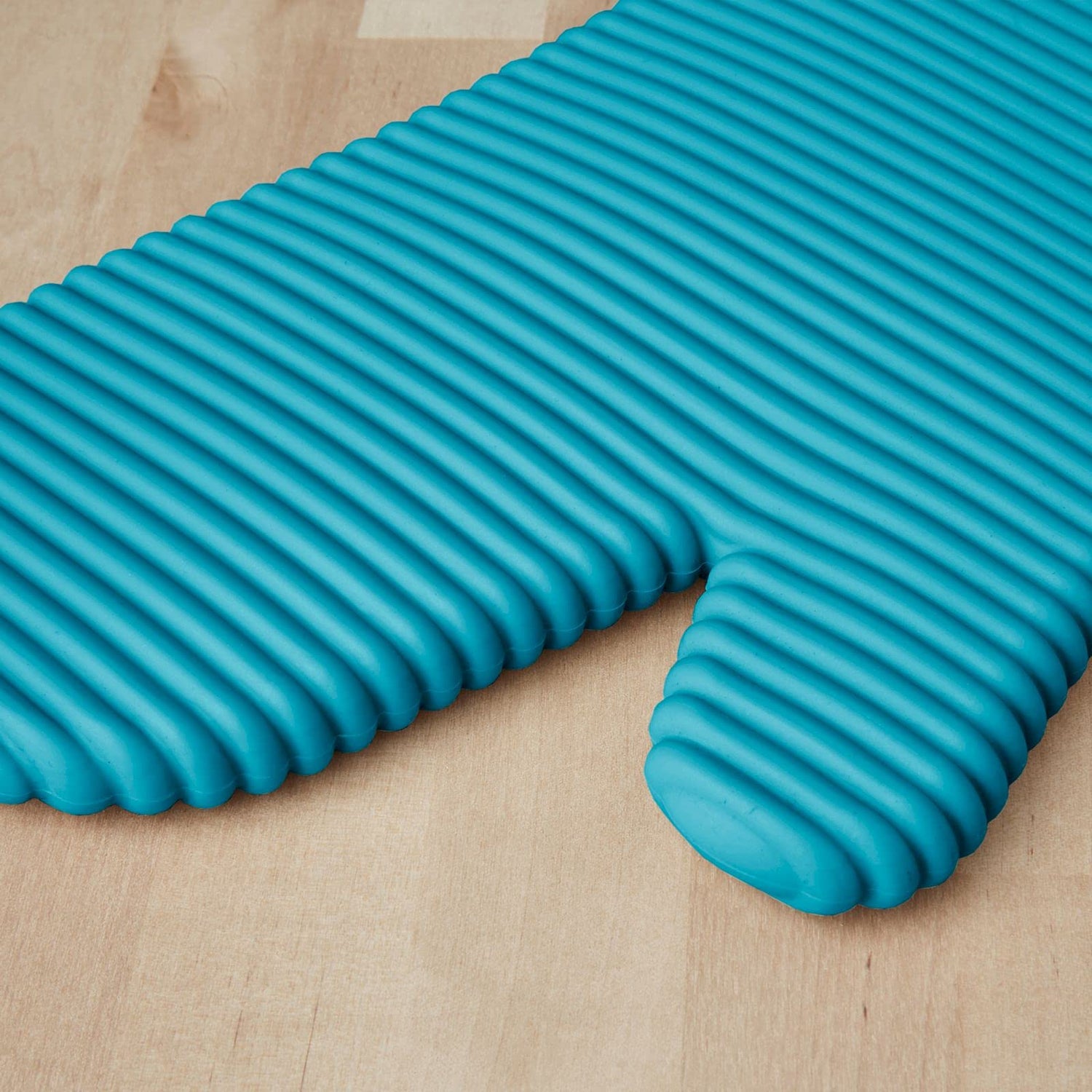 KitchenAid Ribbed Soft Silicone Oven Mitt Set, 7&quot;x13&quot;, Milkshake 2 Count