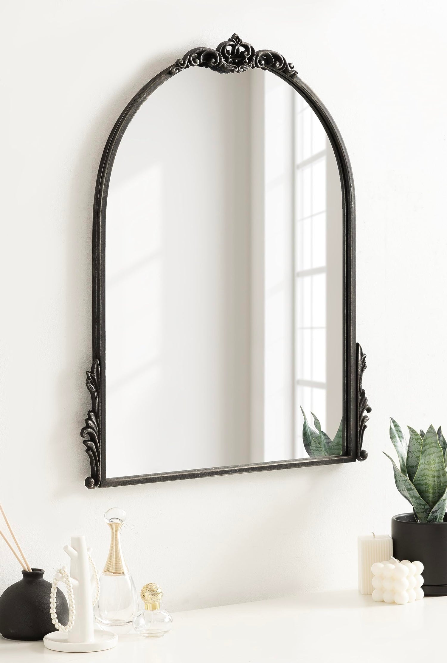 Kate and Laurel Myrcelle Traditional Arched Mirror, 25 x 33, Gold, Decorative Large Arch Mirror with Ornate Garland Detailing Along The Crown and Edges of The Frame