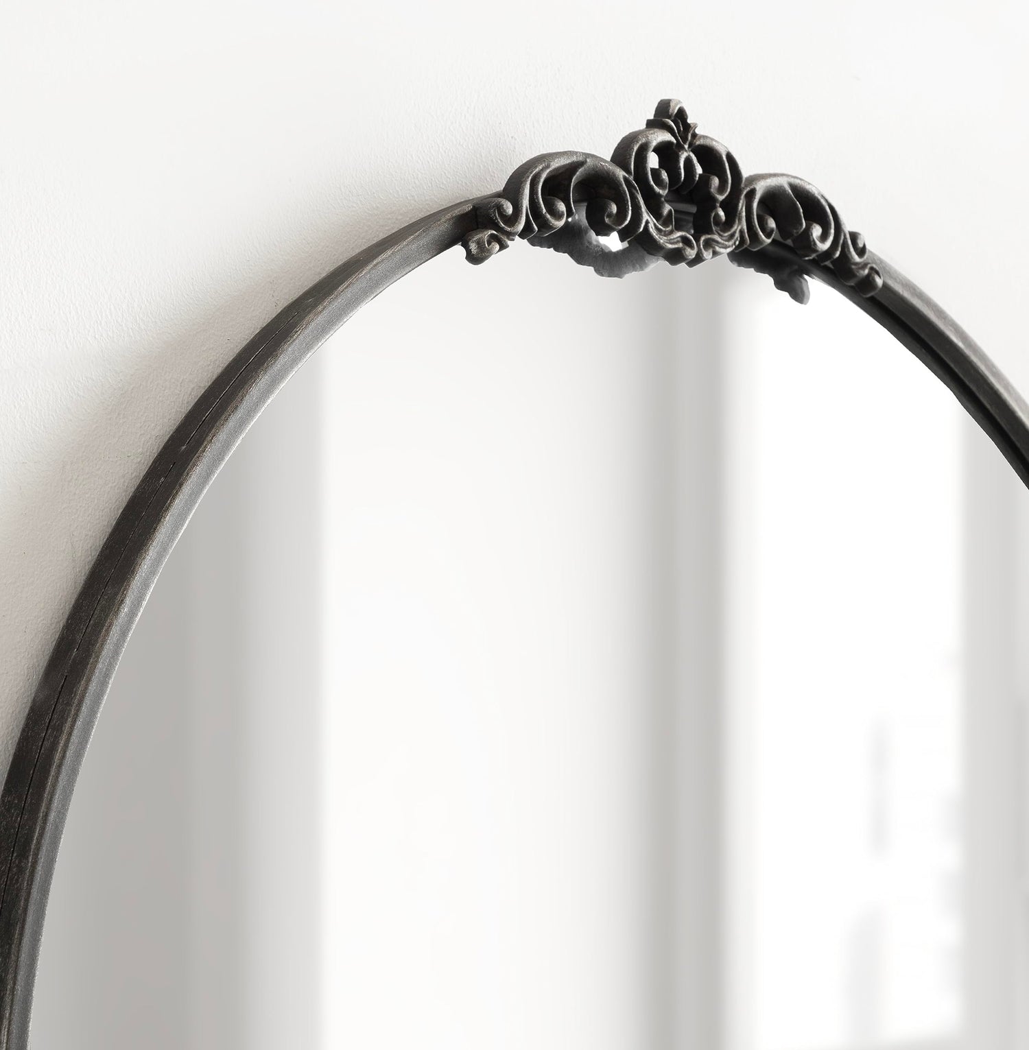 Kate and Laurel Myrcelle Traditional Arched Mirror, 25 x 33, Gold, Decorative Large Arch Mirror with Ornate Garland Detailing Along The Crown and Edges of The Frame
