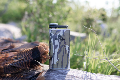 Stanley Classic Flask 8 oz / 0.23 L with Never-Lose Cap, Wide Mouth Stainless Steel Hip Flask for Easy Filling &amp; Pouring, Insulated BPA-Free Leak-Proof Flask,Hammertone Green