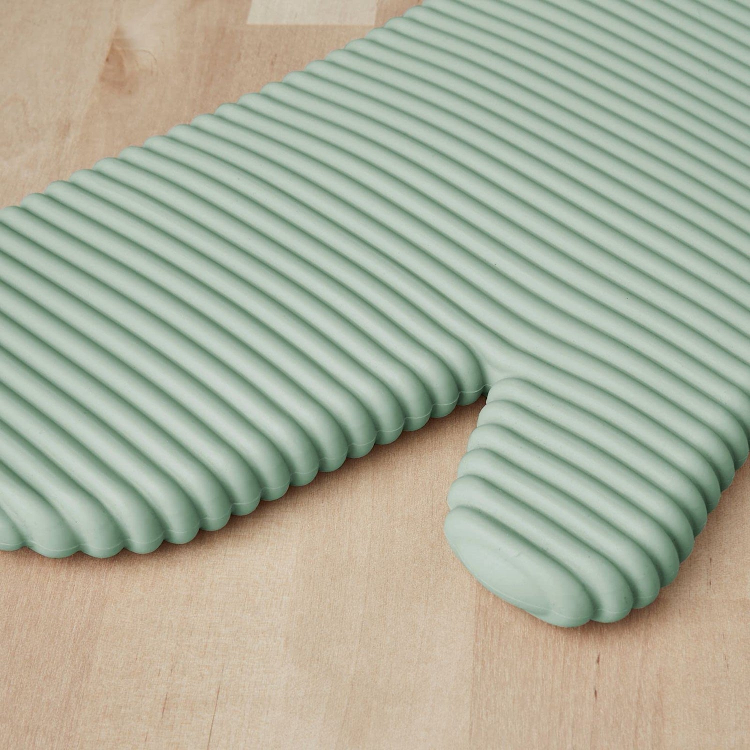 KitchenAid Ribbed Soft Silicone Oven Mitt Set, 7&quot;x13&quot;, Milkshake 2 Count
