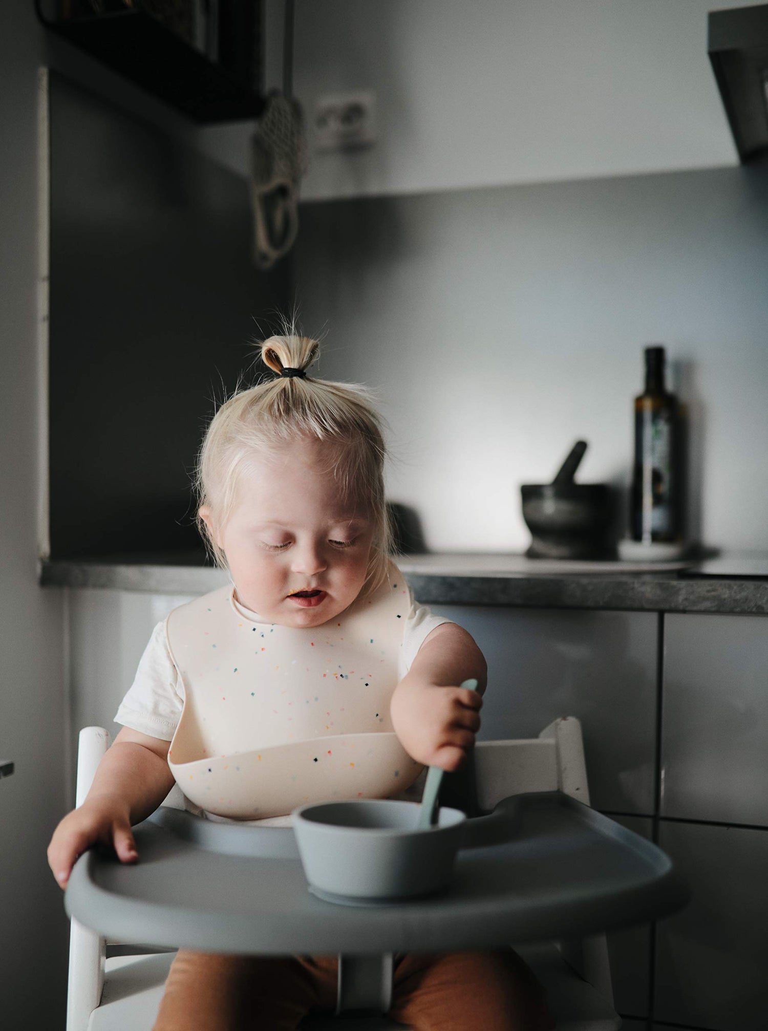 mushie Silicone Suction Bowl | BPA-Free Non-Slip Design (Ivory)