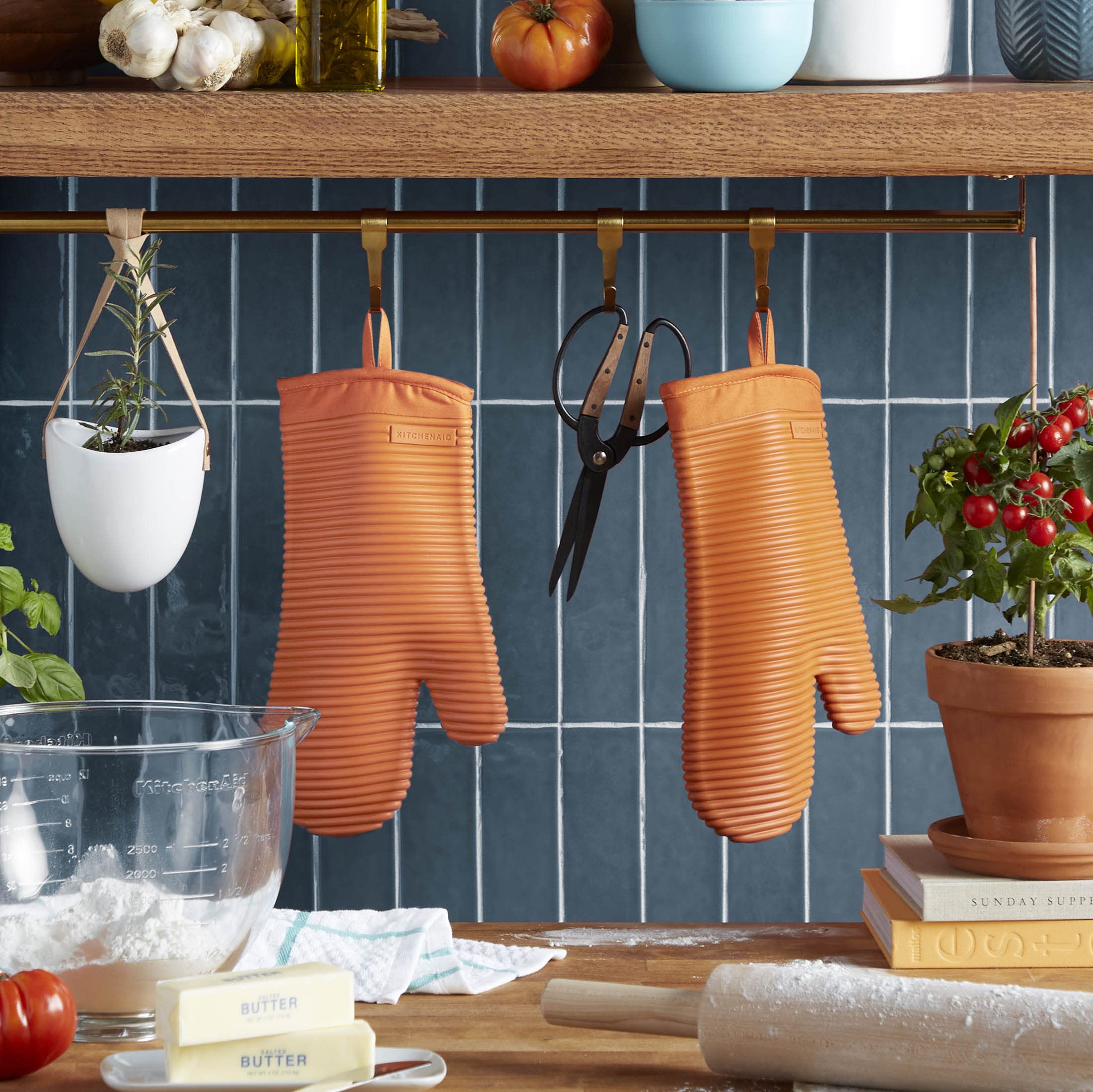 KitchenAid Ribbed Soft Silicone Oven Mitt Set, 7&quot;x13&quot;, Milkshake 2 Count
