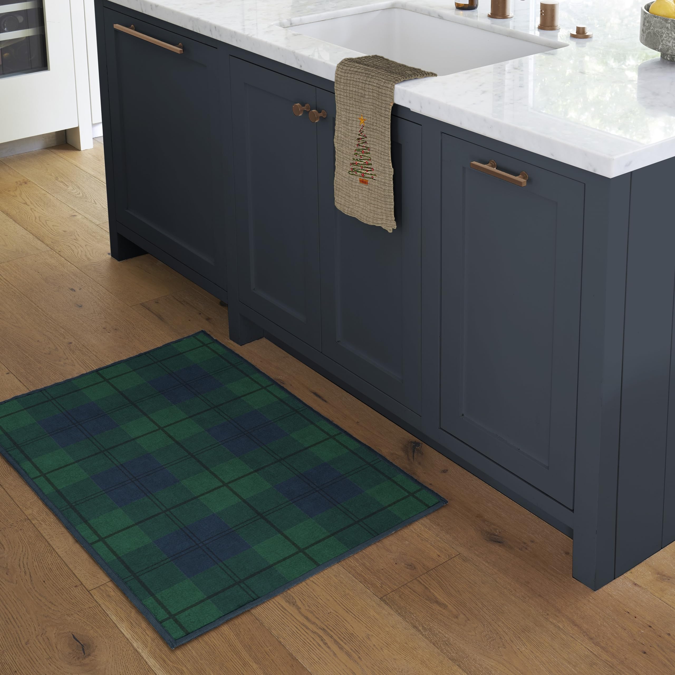 RUGGABLE Winter Plaid Washable Rug - Perfect Holiday Area Rug for Living Room Bedroom Kitchen - Pet &amp; Child Friendly - Stain &amp; Water Resistant - Dress Stewart Tartan Plaid 3&