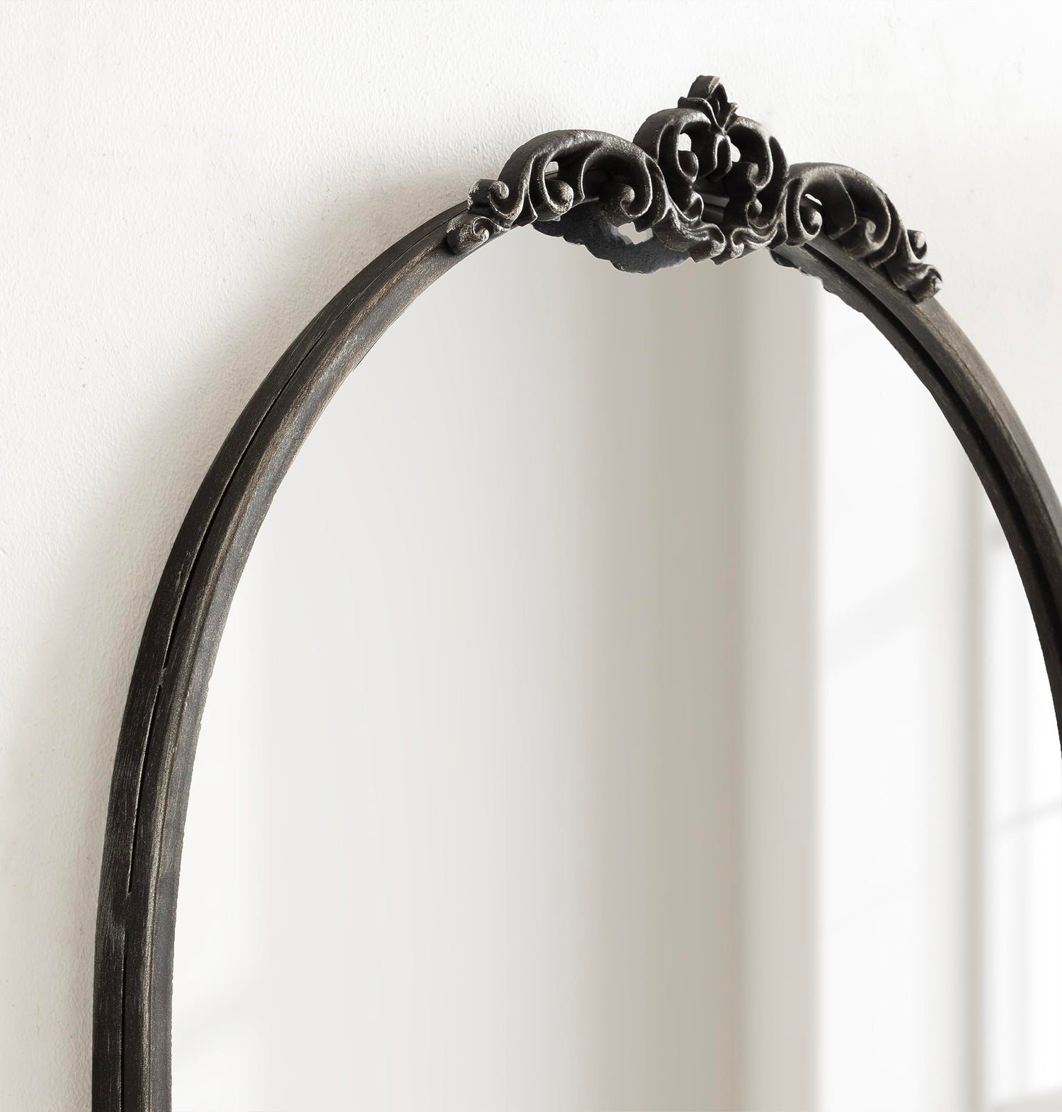 Kate and Laurel Myrcelle Traditional Arched Mirror, 25 x 33, Gold, Decorative Large Arch Mirror with Ornate Garland Detailing Along The Crown and Edges of The Frame