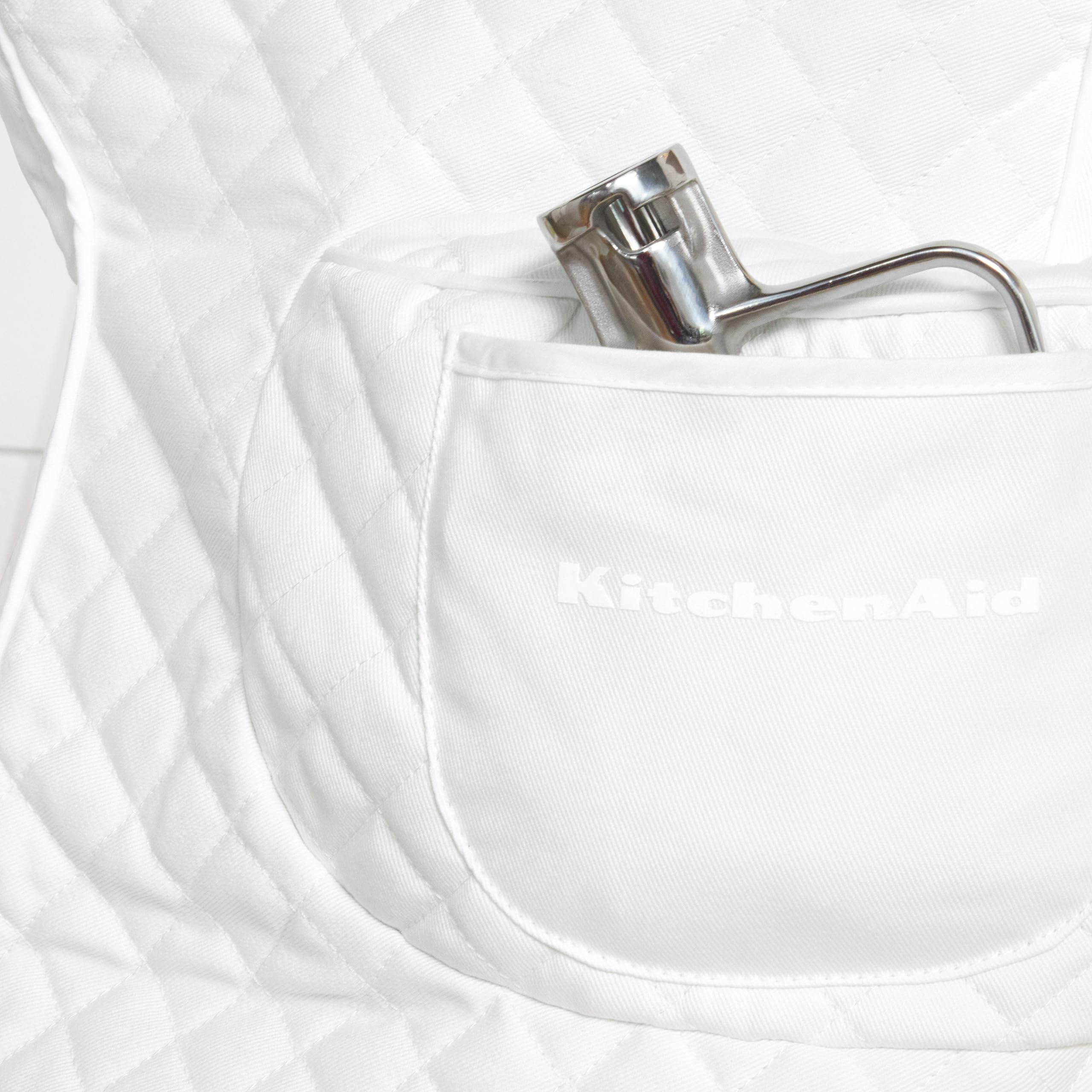 KITCHENAID Fitted Tilt-Head Solid Stand Mixer Cover with Storage Pocket, Quilted 100% Cotton, Milkshake, 14.4&quot;x18&quot;x10&quot;