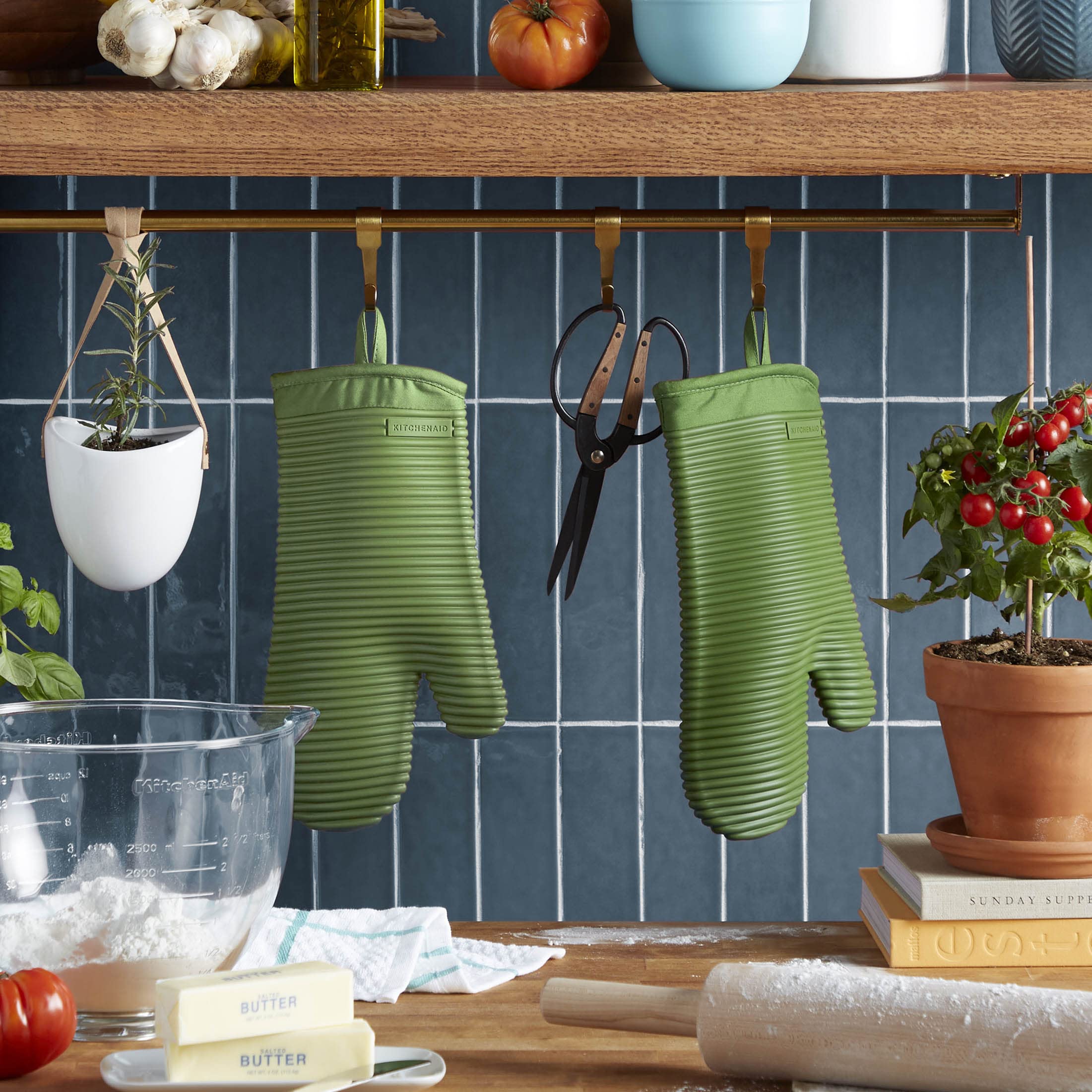 KitchenAid Ribbed Soft Silicone Oven Mitt Set, 7&quot;x13&quot;, Milkshake 2 Count