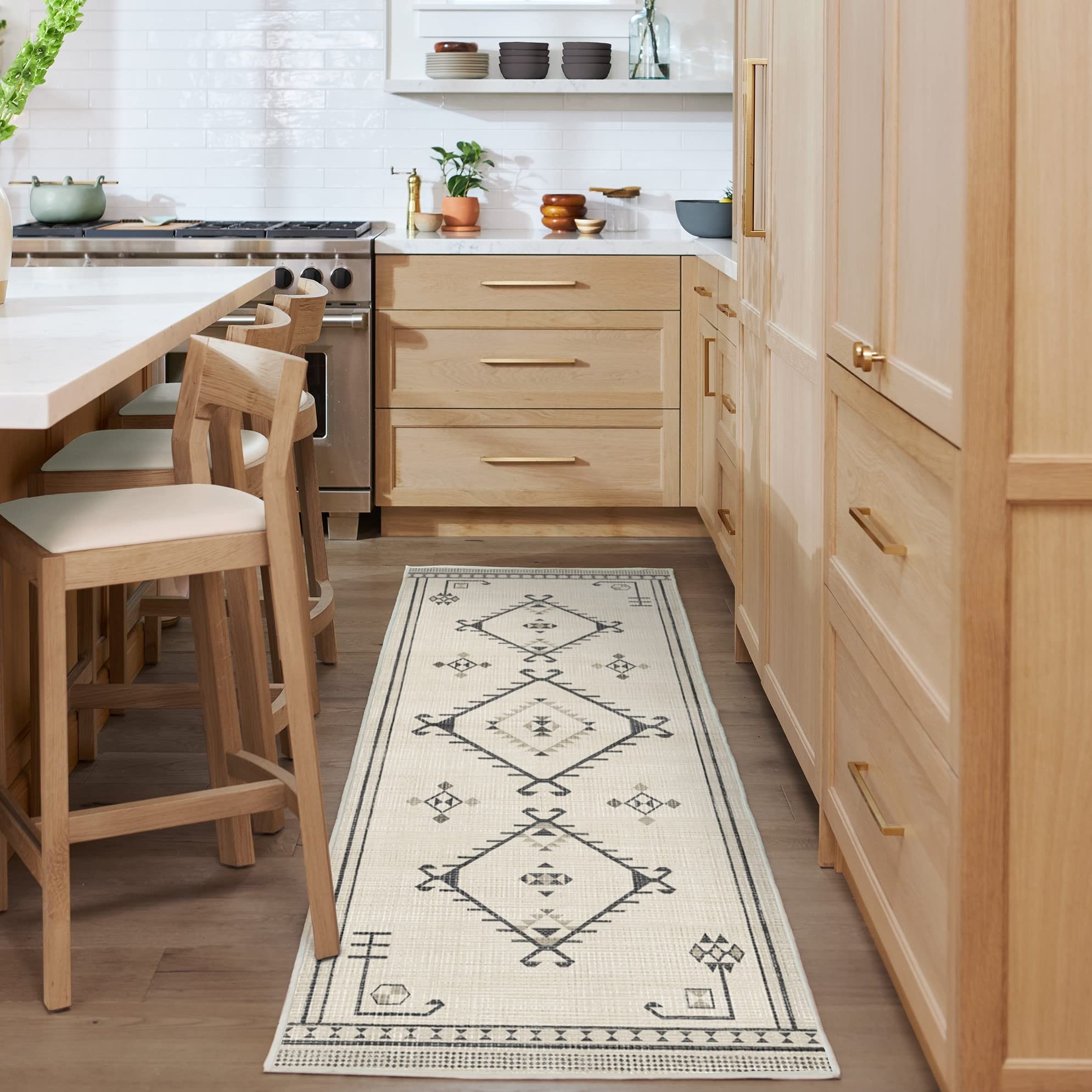RUGGABLE Damali Runner Rug - Perfect Boho Washable Rug for Entryway Hallway Kitchen - Pet &amp; Child Friendly - Non-Toxic - Stain &amp; Water Resistant - Black &amp; White 2.5&