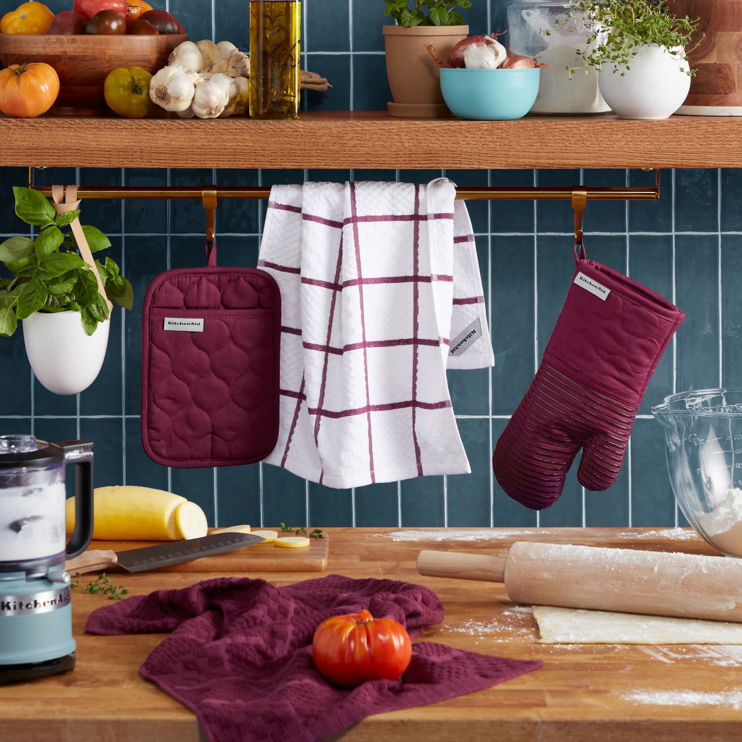 KITCHENAID Quilted Cotton Terry Cloth Oven Mitt, Pot Holder, Kitchen Towel 4-Pack Set, Heat Resistant, Silicone Grip, Gift Set, Milkshake, 16&quot;x26&quot;, 7&quot;x13&quot; &amp; 7&quot;x10&quot;