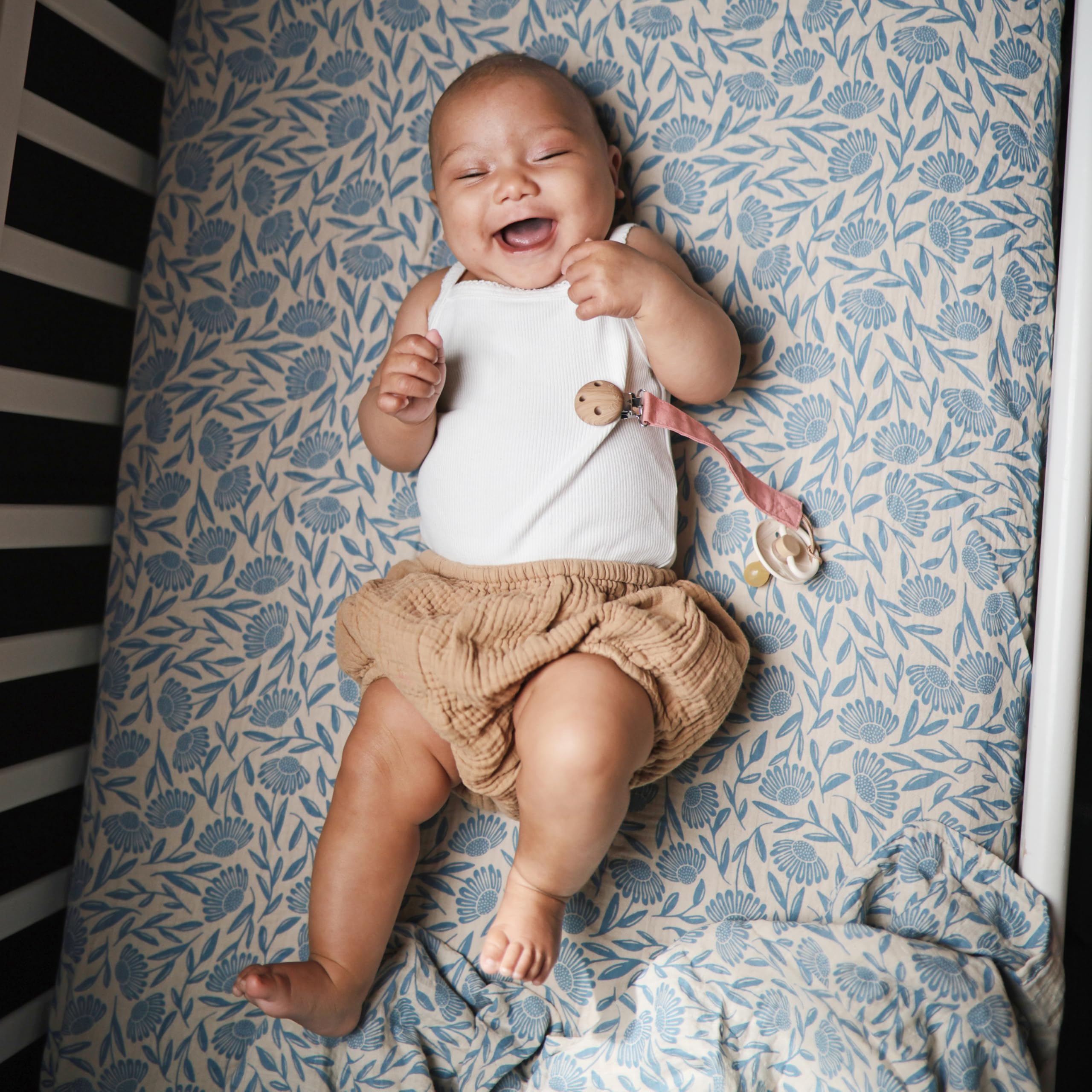 mushie Extra Soft Muslin Fitted Crib Sheet | 192 Thread Count | 28&quot;x 52&quot; (Fog)