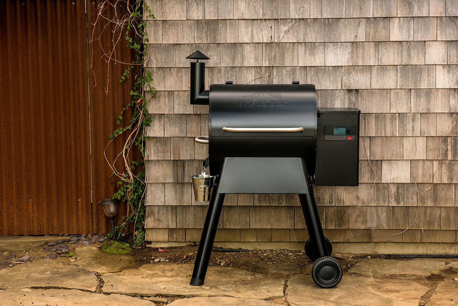 Traeger Grills Pro 575 Electric Wood Pellet Grill and Smoker, Bronze, 572 Square Inches Cook Area, 500 Degree Max Temperature, Meat Probe, 6 in 1 BBQ Grill with WiFi and app connectivity